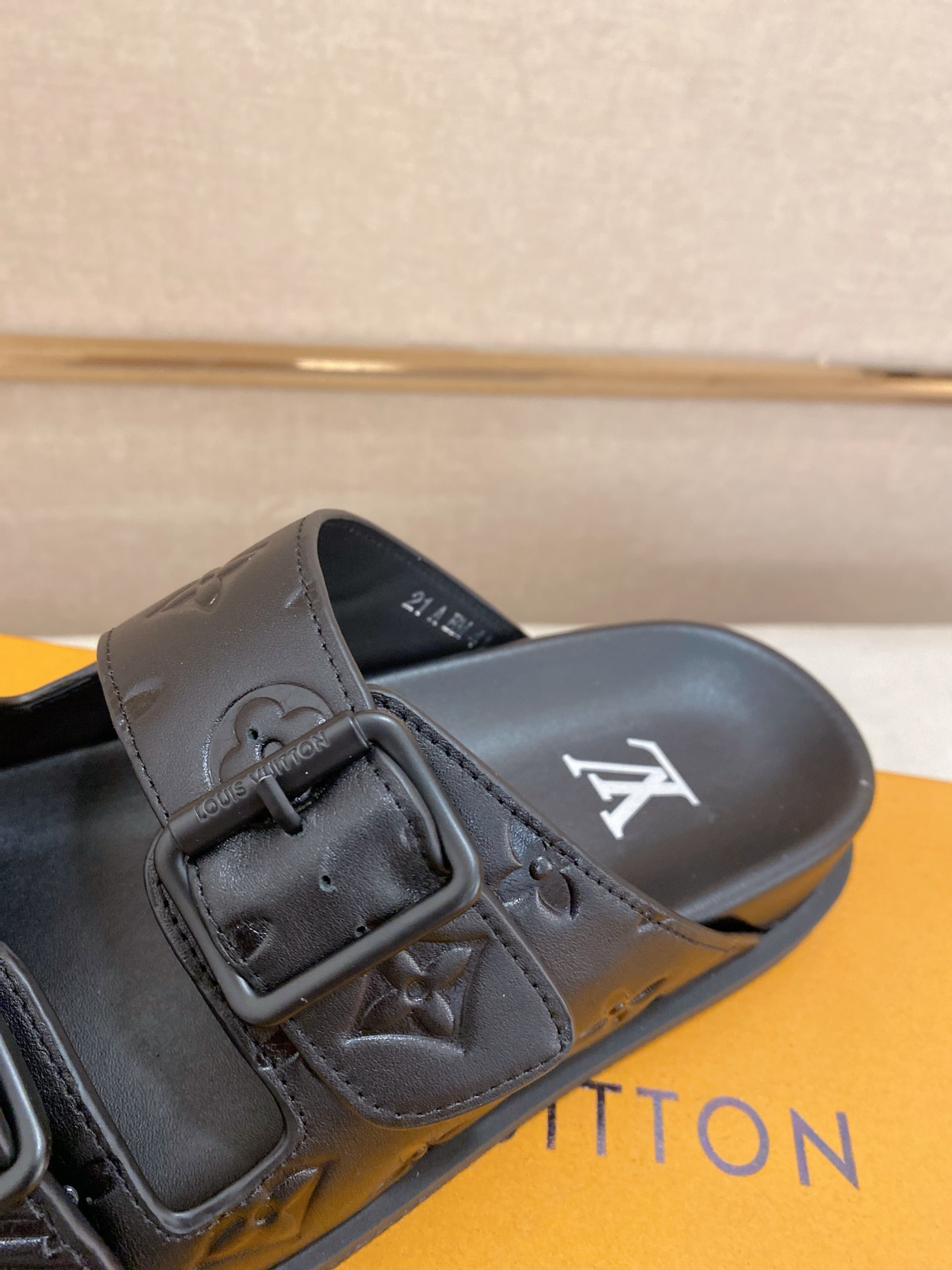 Louis Vuitton Men's Leather Sandals, Imported Leather, Comfortable Fit 7 i1746858630972 2838 0 8
