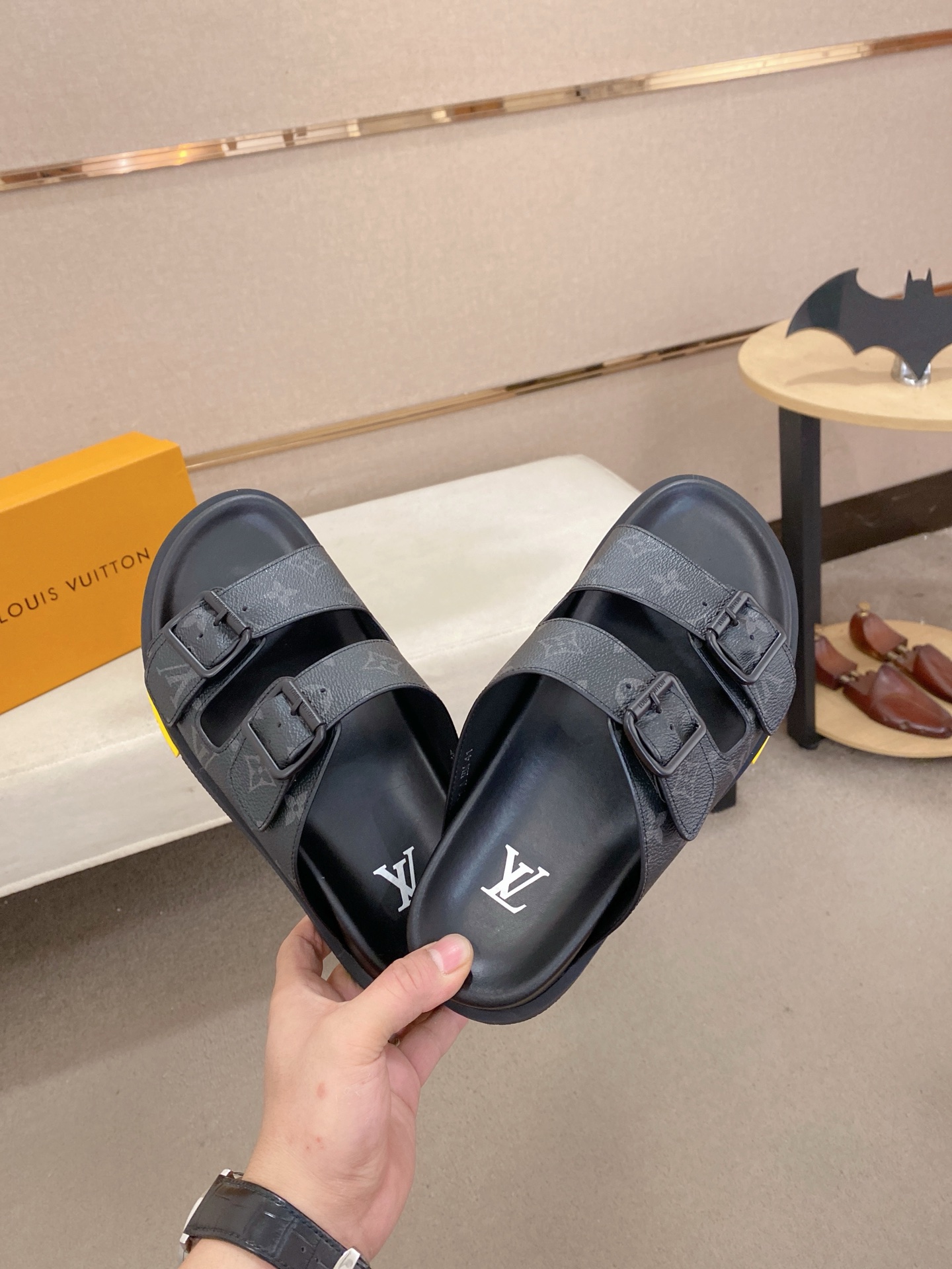 Louis Vuitton Men's Leather Sandals - Stylish & Comfortable, Sizes 38-44 6 i1746858784763 7830 0 4