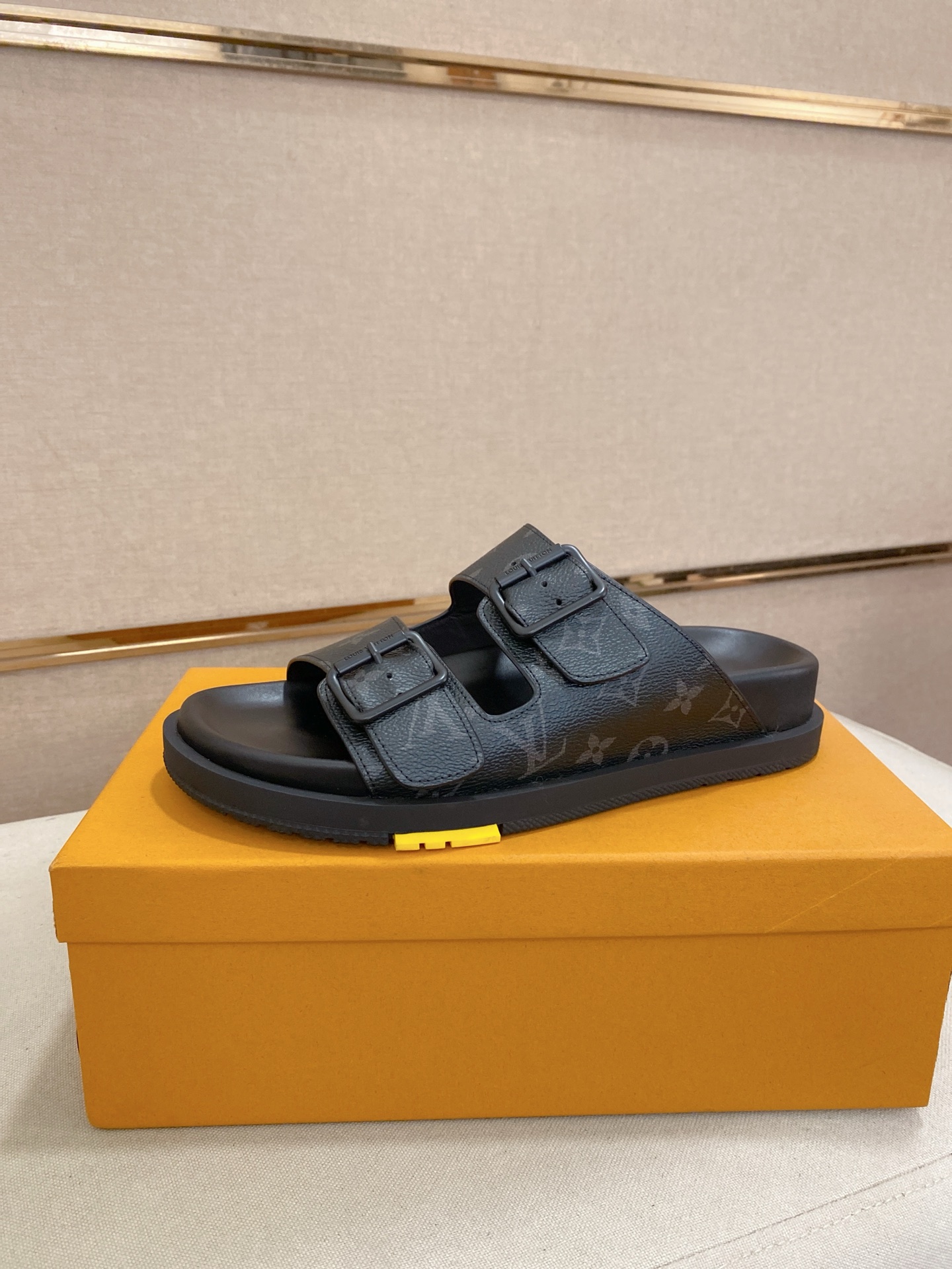 Louis Vuitton Men's Leather Sandals - Stylish & Comfortable, Sizes 38-44 2 i1746858784880 4021 0 0