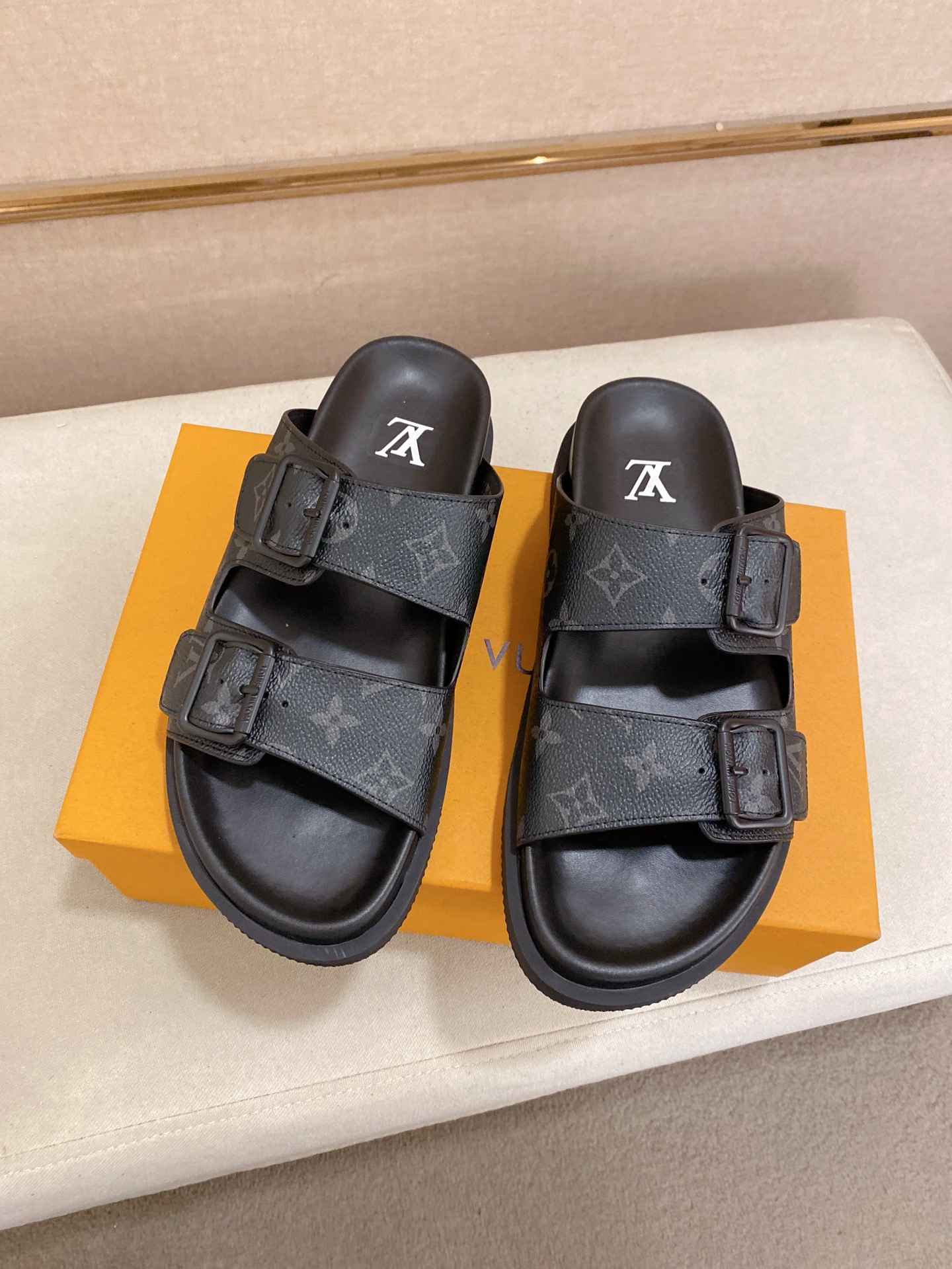 Louis Vuitton Men's Leather Sandals - Stylish & Comfortable, Sizes 38-44 9 i1746858785777 9153 0 6