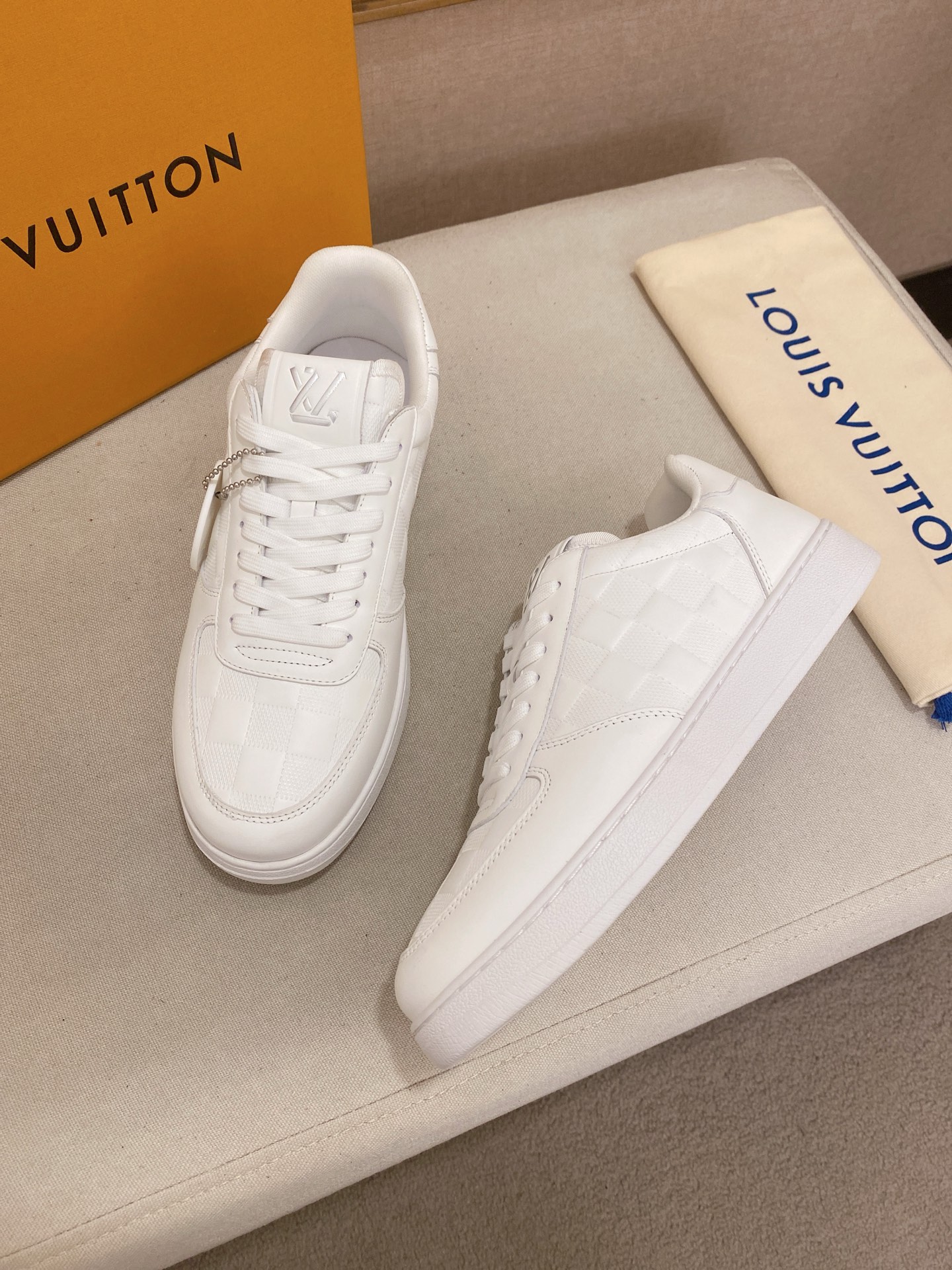 Louis Vuitton Men's White Leather Sneaker Luxury Designer Shoes Size 38-44 7 i1746942630812 1729 0 5
