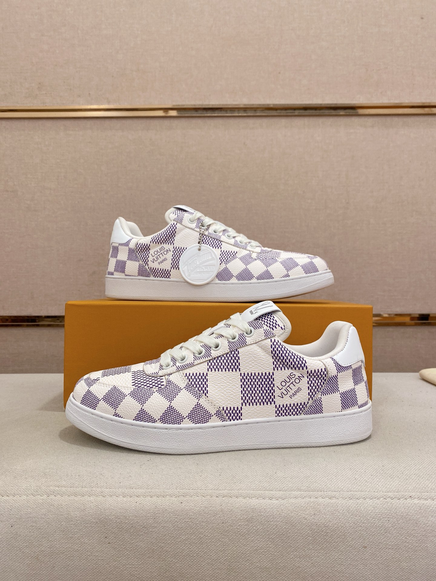 Louis Vuitton Men's Sneaker in Damier Print with Leather Lining 8 i1746943000734 4454 0 5