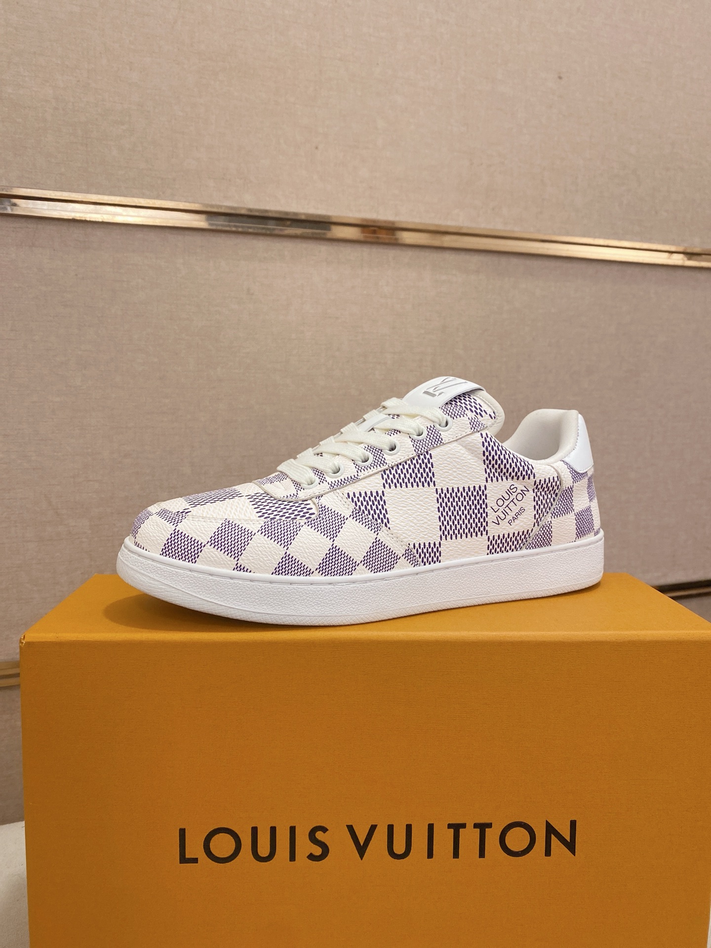 Louis Vuitton Men's Sneaker in Damier Print with Leather Lining 2 i1746943000774 4119 0 0
