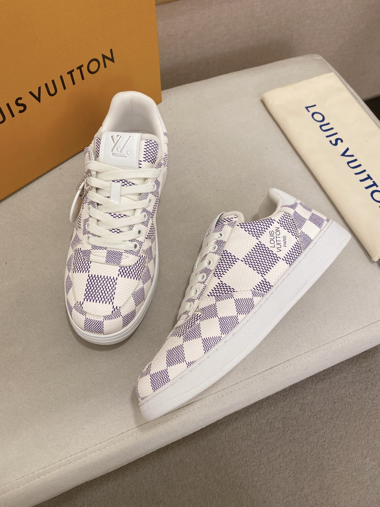 Louis Vuitton Men's Sneaker in Damier Print with Leather Lining 7 i1746943001047 5381 0 8