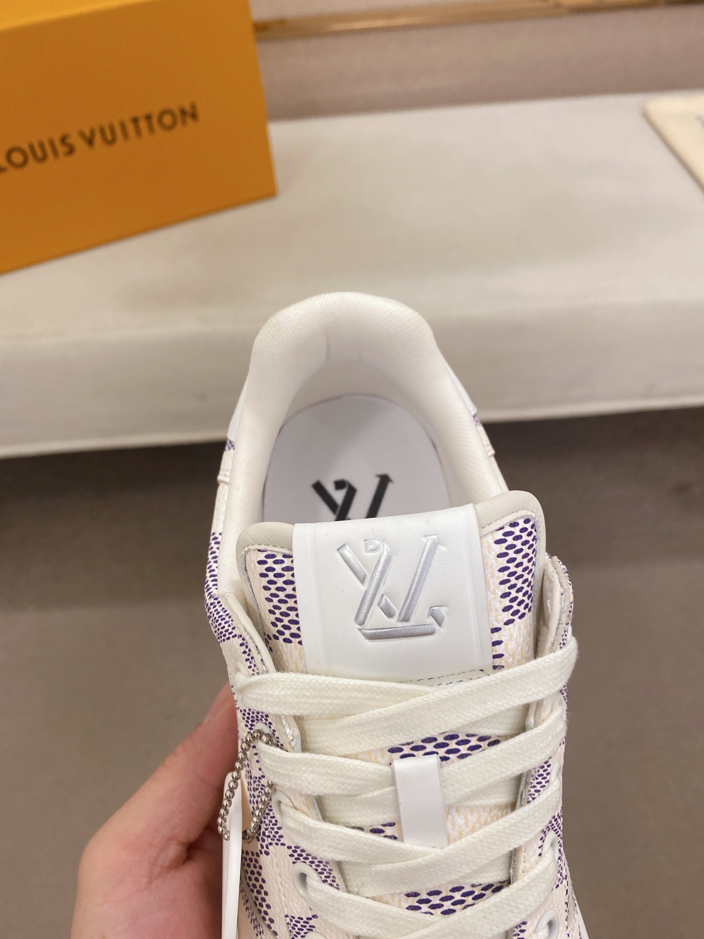 Louis Vuitton Men's Sneaker in Damier Print with Leather Lining 6 i1746943001964 6406 0 4