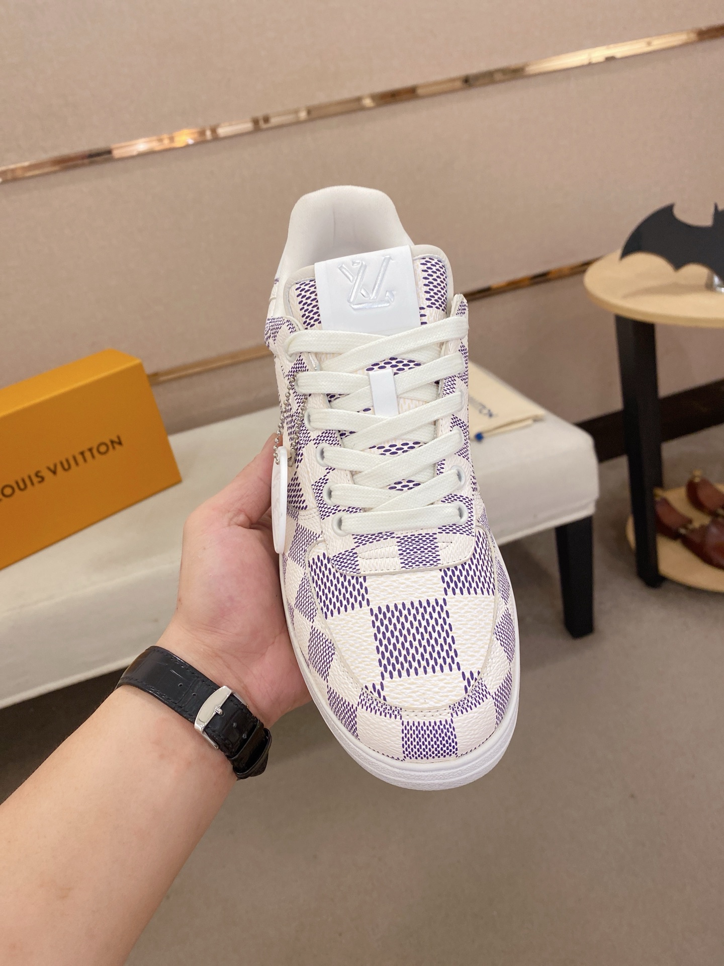 Louis Vuitton Men's Sneaker in Damier Print with Leather Lining 3 i1746943002020 9718 0 1