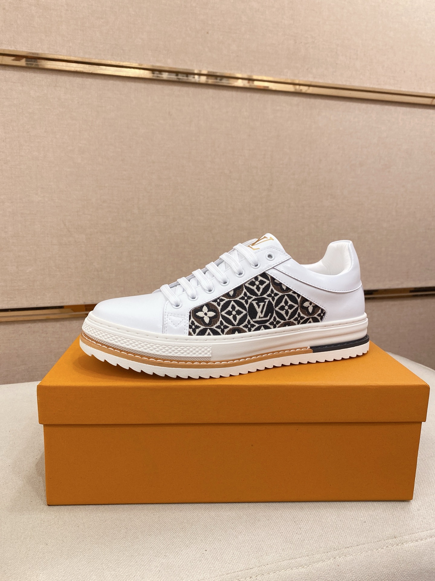 NO:832710,Louis Vuitton (Louis Vuitton/LV)'s top new models are on sale at the same time at the counter. The uppers are imported first-layer cowhide from Italy, and the lining is fully imported sheepskin. They are completely 1:1 replicas. The soles are specially provided by the original factory. The exclusive movable molded soles are super comfortable. Original factory follow-up products. High quality. You can enter and leave the counter at will. You are welcome to compare. Code number: 38-44,, louis vuitton, louis vuitton, louis vuitton, cowhide, sheepskin19860909Louis Vuitton(路易威登/LV)顶级新款专柜同步发售,鞋面意大利进口头层牛皮,全进口羊皮内里,完全1比1复刻,鞋底原厂特供原版底,独家活动成型底超级舒适,原厂跟单货,高品质,可随意进出专柜,欢迎对比.码数:38-44,,louis vuitton,louis vuitton,louis vuitton,cowhide,sheepskin,Men's shoes