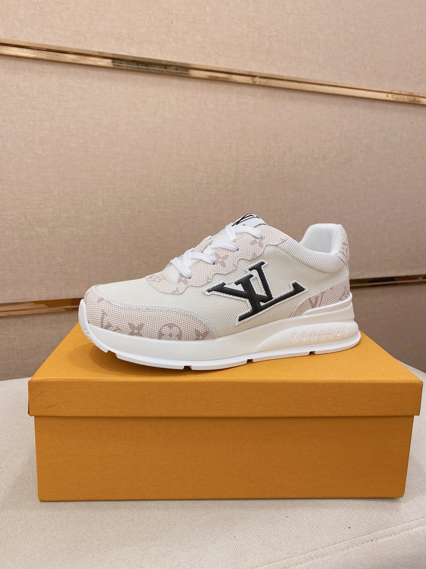 NO:347413,Louis vuitton (Louis Vuitton/lv) new counter is available simultaneously, with Italian imported cowhide leather, fully imported sheepskin lining, completely 1-to-1 replica, original sole is specially supplied with original sole, exclusive movable molding sole is super comfortable, original order goods, high quality, can enter and exit the counter at will, welcome to compare. Number of codes: 38-44 (45/46 custom made without return or exchange),, louis vuitton, louis vuitton, louis vuitton, cowhide, sheepskin19860909louis vuitton(路易威登/lv)新款专柜同步发售,鞋面意大利进口头层牛皮,全进口羊皮内里,完全1比1复刻,鞋底原厂特供原版底,独家活动成型底超级舒适,原厂跟单货,高品质,可随意进出专柜,欢迎对比.码数:38-44（45/46订做不退换）,,louis vuitton,louis vuitton,louis vuitton,cowhide,sheepskin,Men's shoes