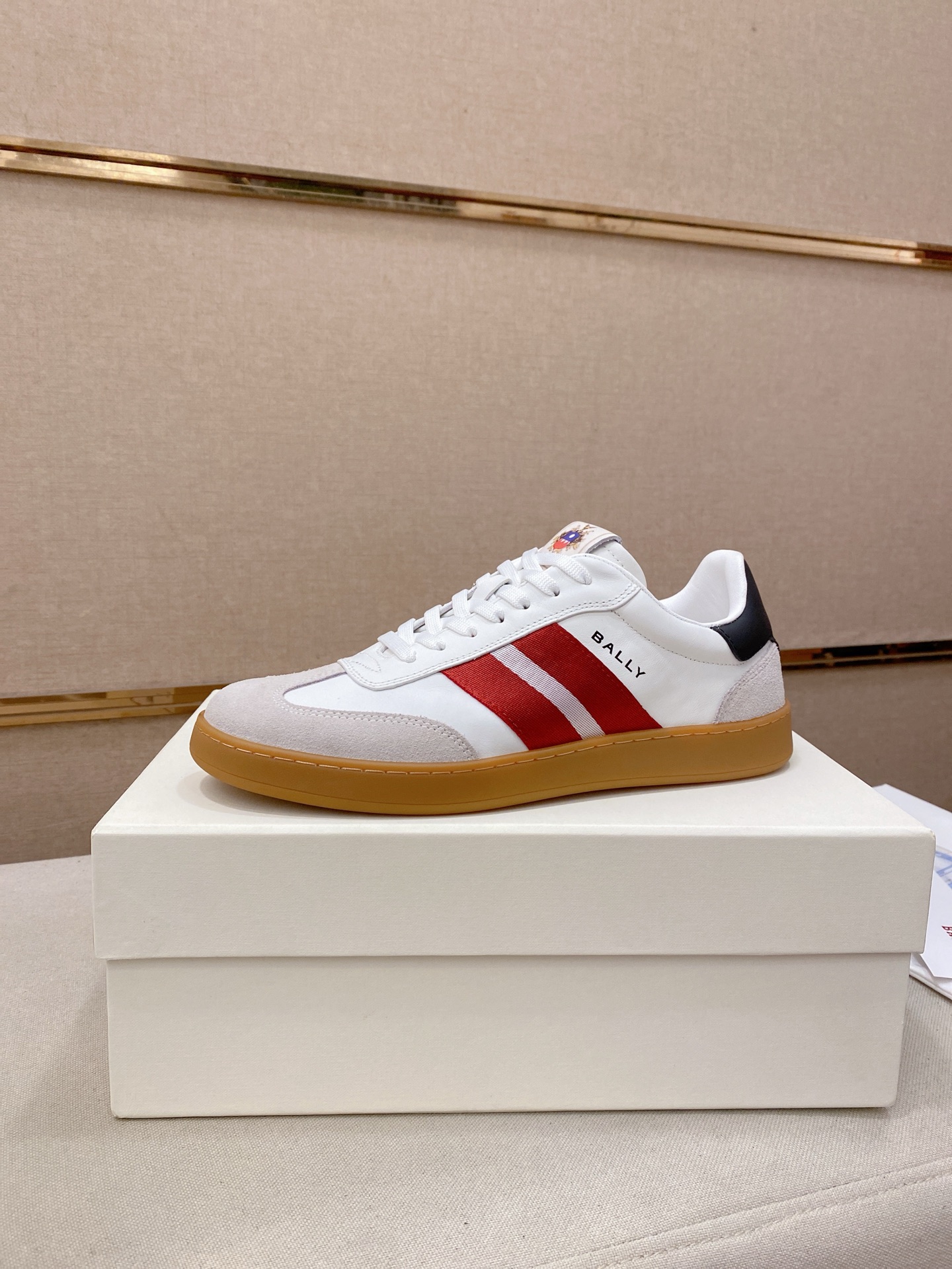 NO:745193,: BALLY's top purchasing agent Bally's classic color matching counter is synchronized, uppers are imported cowhide fabrics from Italy, imported cowhide linings, original soles are specially provided by the original factory, exclusive movable molded soles are super comfortable, original factory follow-up orders, high quality, you can enter and exit the counter at will, welcome to compare, code number 38-45 (order 46), bally, cowhide19860909: BALLY顶级代购 巴利 经典配色专柜同步,鞋面意大利进口牛皮面料,进口牛皮里垫 ,鞋底原厂特供原版底,独家活动成型底超级舒适,原厂跟单货,高品质,可随意进出专柜,欢迎对比,码数 38-45（订 46）,,bally,cowhide,Men's shoes