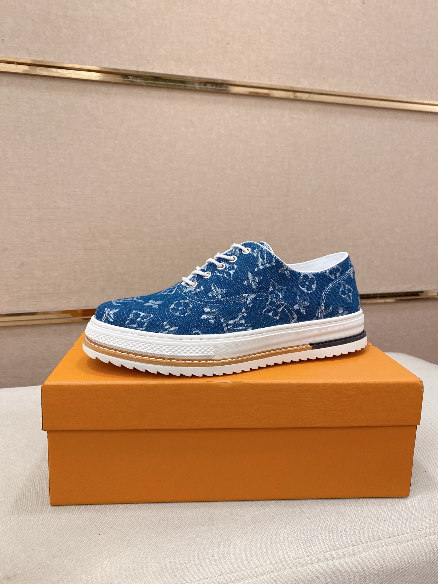 NO:832745,Louis Vuitton (Louis Vuitton/LV)'s top new models are on sale at the same time at the counter. The uppers are imported first-layer cowhide from Italy, and the lining is fully imported sheepskin. They are completely 1:1 replicas. The soles are specially provided by the original factory. The exclusive movable molded soles are super comfortable. Original factory follow-up products. High quality. You can enter and leave the counter at will. You are welcome to compare. Code number: 38-44,, louis vuitton, louis vuitton, louis vuitton, cowhide, sheepskin19860909Louis Vuitton(路易威登/LV)顶级新款专柜同步发售,鞋面意大利进口头层牛皮,全进口羊皮内里,完全1比1复刻,鞋底原厂特供原版底,独家活动成型底超级舒适,原厂跟单货,高品质,可随意进出专柜,欢迎对比.码数:38-44,,louis vuitton,louis vuitton,louis vuitton,cowhide,sheepskin,Men's shoes