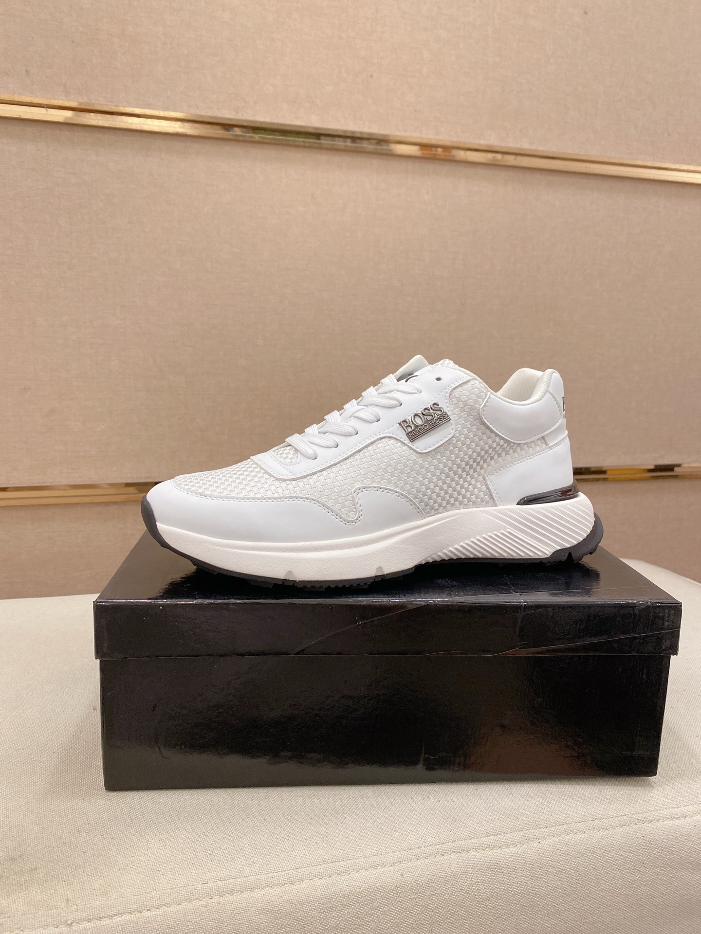 NO:347235,:【BOSS】The latest casual men's shoes, welcome 1:1 comparison, single style of BOSS Hong Kong counter casual shoes, counter quality, support inspection, high-quality workmanship, upper is made of imported Italian flying woven fabric, breathable sheepskin inner lining, original fashion sports sole, casual fashion, high-end quality, size 38-44 (can be customized 45 without return or exchange), sheepskin19860909:【BOSS】最新休闲男鞋,欢迎1:1对比,爆单款BOSS香港专柜休闲鞋,专柜品质,支持验货,优质做工,鞋面采用意大利进口飞织面料,透气羊皮内里,原版时尚运动大底 ,休闲时尚,高端品质,码数38-44（可定做45不退换）,,sheepskin,Men's shoes