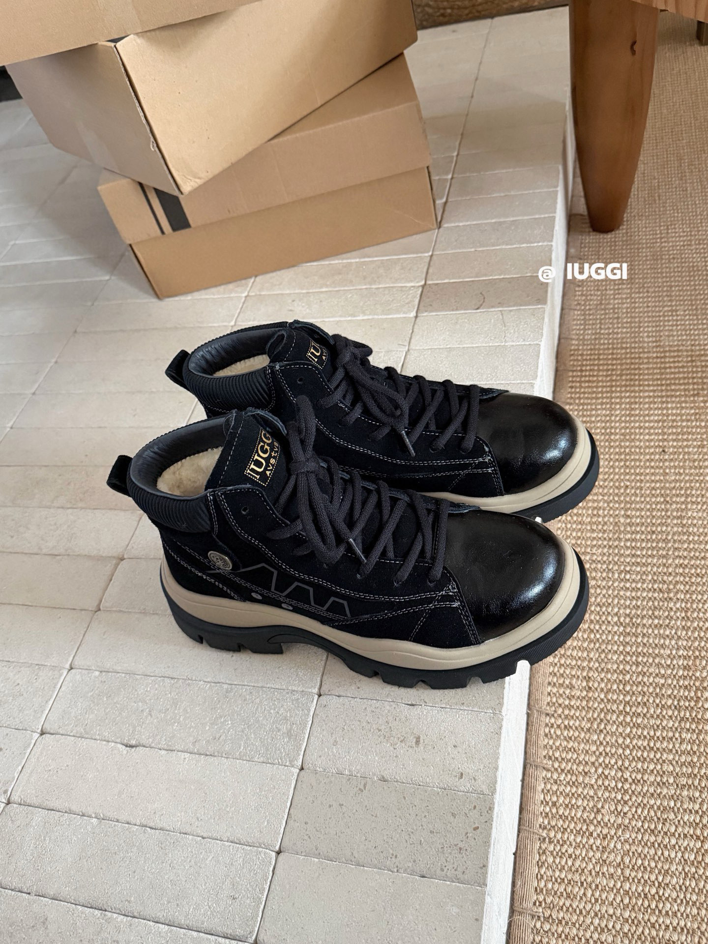 NO:639674,: New IUGGI men's British retro Martin boots, 2025 winter new men's outdoor hiking boots, first-layer cowhide on the outside, wool on the inside, comfortable and warm, rubber outsole, non-slip and firm, trendy and fashionable, casual and versatile, size 39-44, three colors, boots, cowhide19860909: 上新 IUGGI 男士英伦复古马丁靴 2025冬季新款男士户外登山靴 外表头层牛皮 内里羊毛 舒适保暖 鞋底橡胶大底 防滑牢固 潮流时尚 休闲百搭  size39-44 三色,,boots,cowhide,Men's shoes