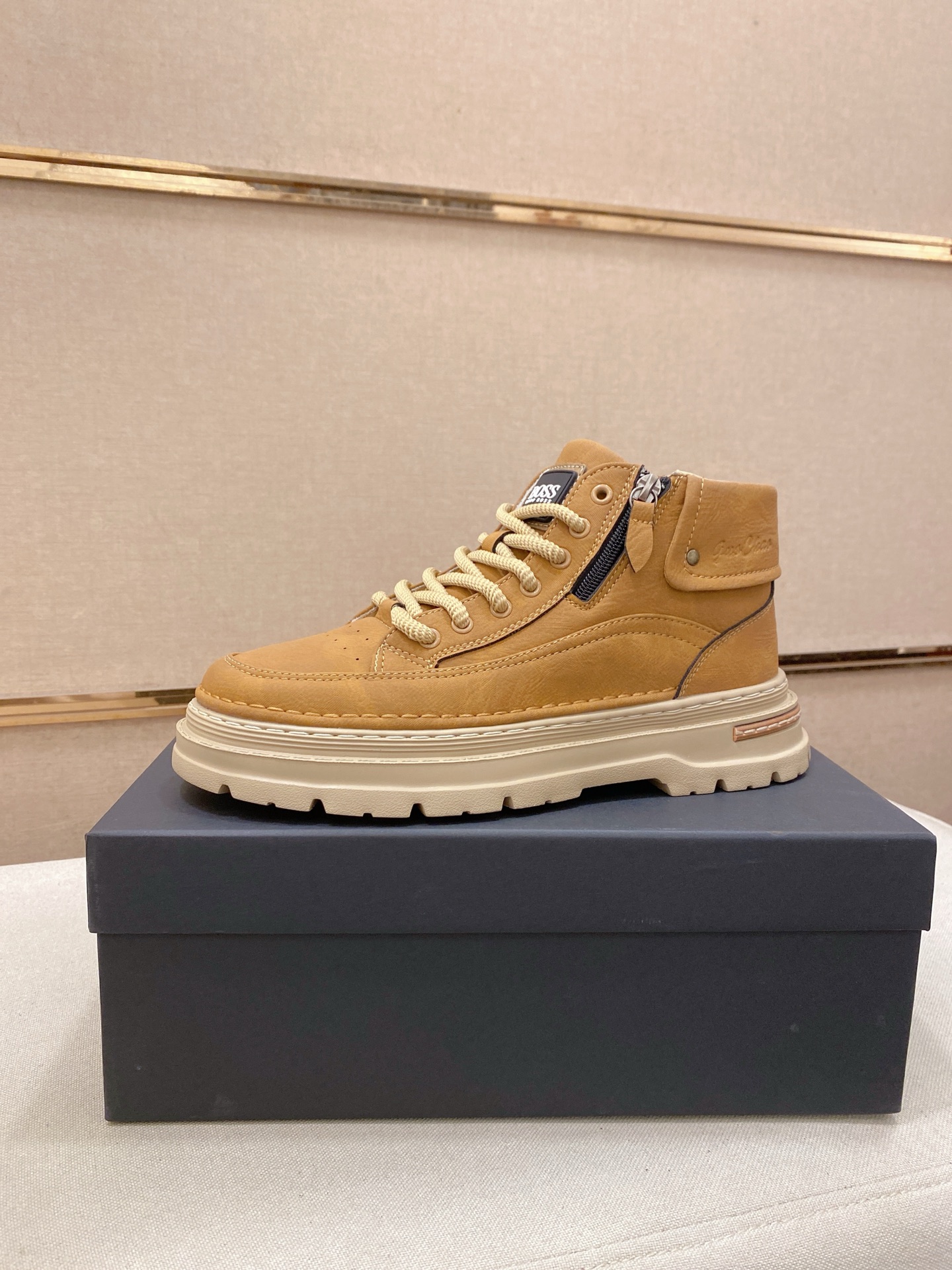 NO:640062,: [BOSS] The latest casual men's shoes, welcome to compare, the most popular BOSS Hong Kong counter casual shoes, counter quality, support inspection, high-quality workmanship, the upper is made of Italian imported calf leather, breathable mesh lining original fashion sports outsole, casual fashion, high-end quality, size 38-44.,,cowhide19860909:【BOSS】最新休闲男鞋,欢迎对比,爆单款BOSS香港专柜休闲鞋,专柜品质,支持验货,优质做工,鞋面采用意大利进口胎牛皮 透气网里原版时尚运动大底 ,休闲时尚,高端品质,码数38-44.,,cowhide,Men's shoes