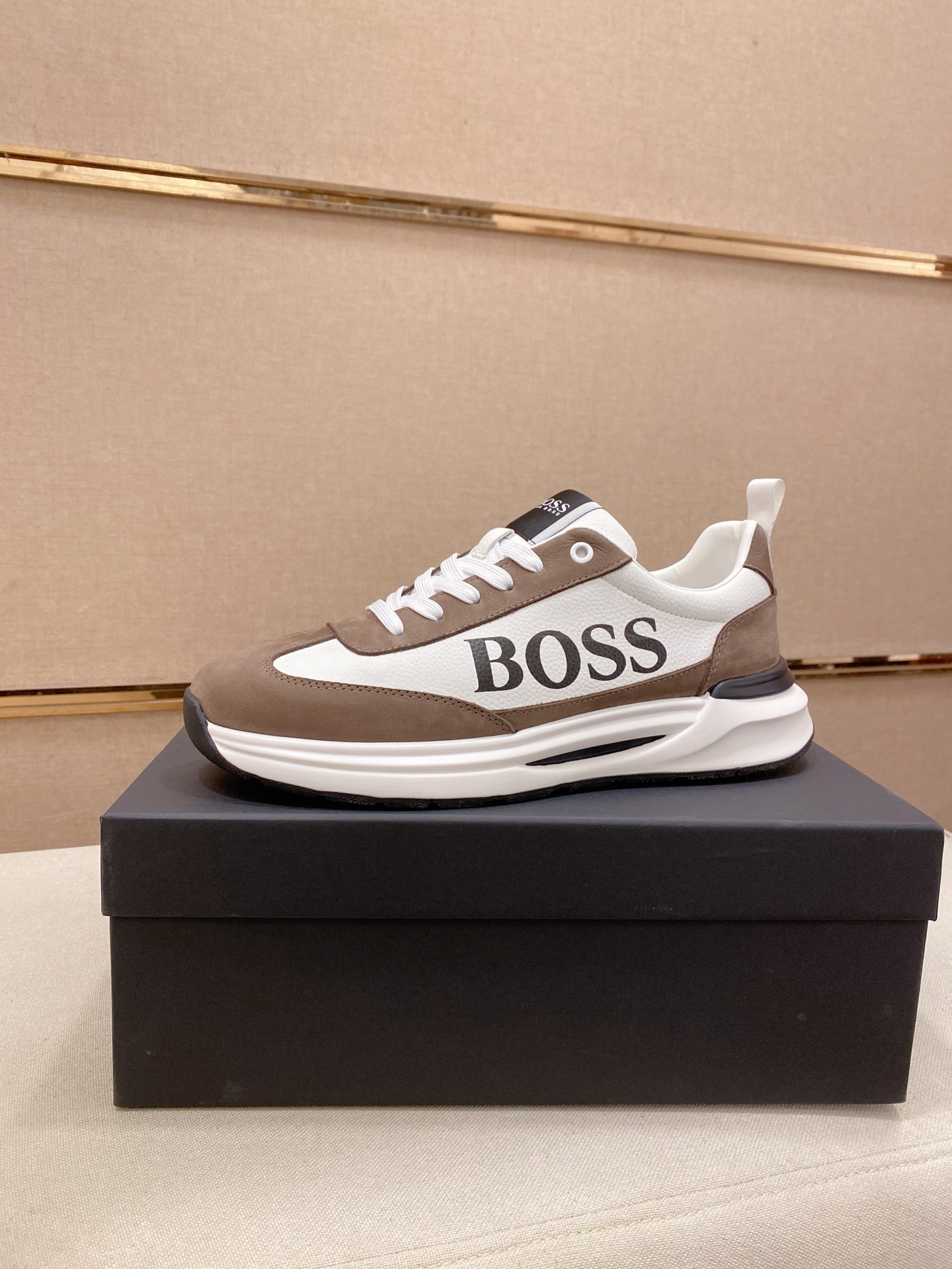 NO:640042,: [BOSS] The latest casual men's shoes, welcome to compare, the most popular BOSS Hong Kong casual shoes, quality, support, high-quality workmanship, the upper is imported from Italy, breathable sheepskin lining, original fashionable sports outsole, casual fashion, high-end quality, size 38-44,,cowhide,sheepskin19860909:【BOSS】最新休闲男鞋,欢迎对比,爆单款BOSS香港休闲鞋,品质,支持,优质做工,鞋面采用意大利进口胎牛皮 透气羊皮内里,原版时尚运动大底 ,休闲时尚,高端品质,码数38-44,,cowhide,sheepskin,Men's shoes