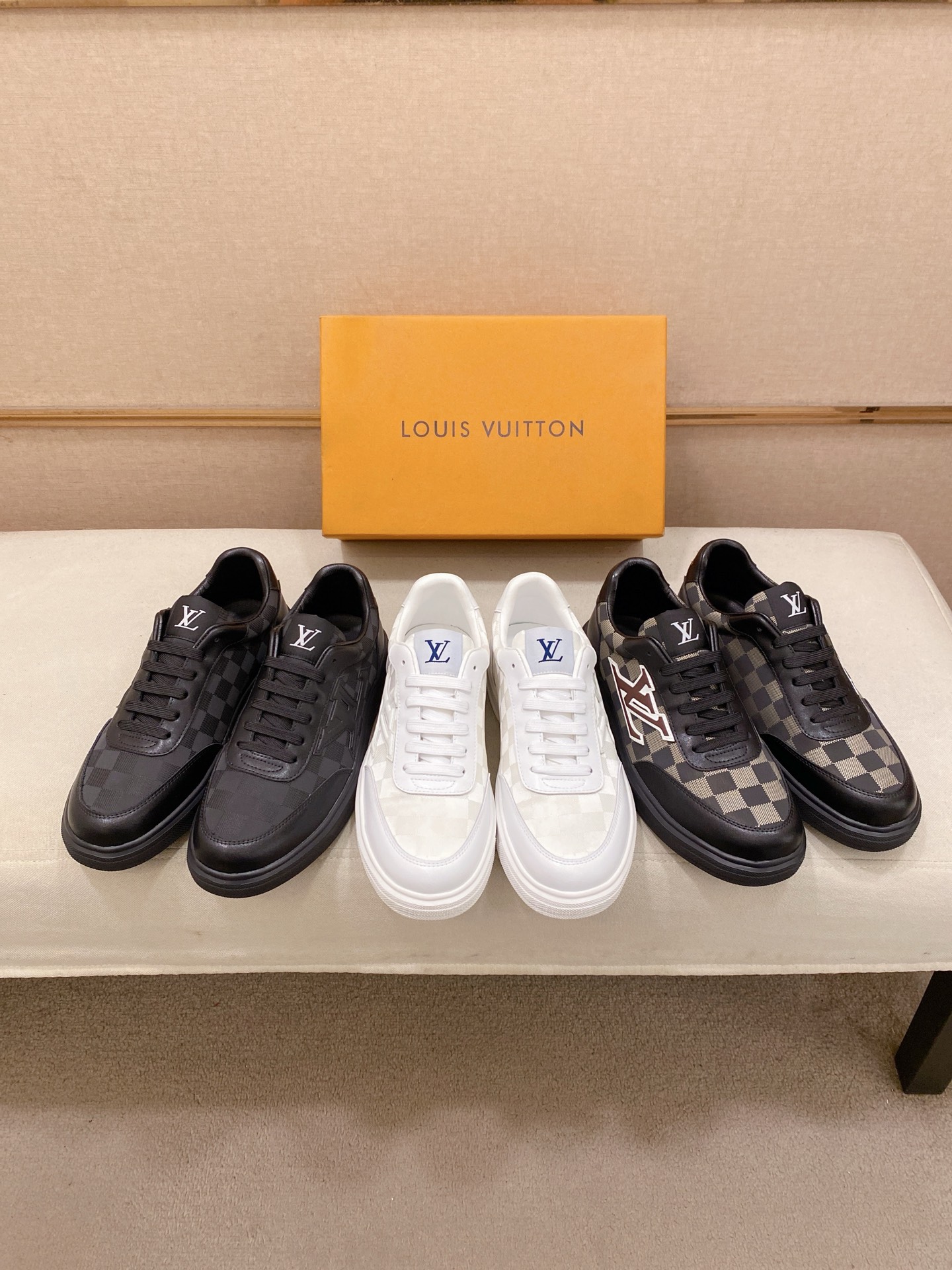 工厂价 280💰louis vuitton(路易威登/lv)🔍🔍新款专柜同步发售，鞋面🇮🇹意大利进口头层牛皮，全进口羊皮内里💪💪，完全1⃣️比1⃣️复刻🇮🇹💪💪，⚠鞋底：原厂特供原版底，独家活动成型底超级舒适，⚠原厂跟单货🔍高品质，可随意进出专柜，欢迎对比⚠。码数:38-44（45/订做不退换）