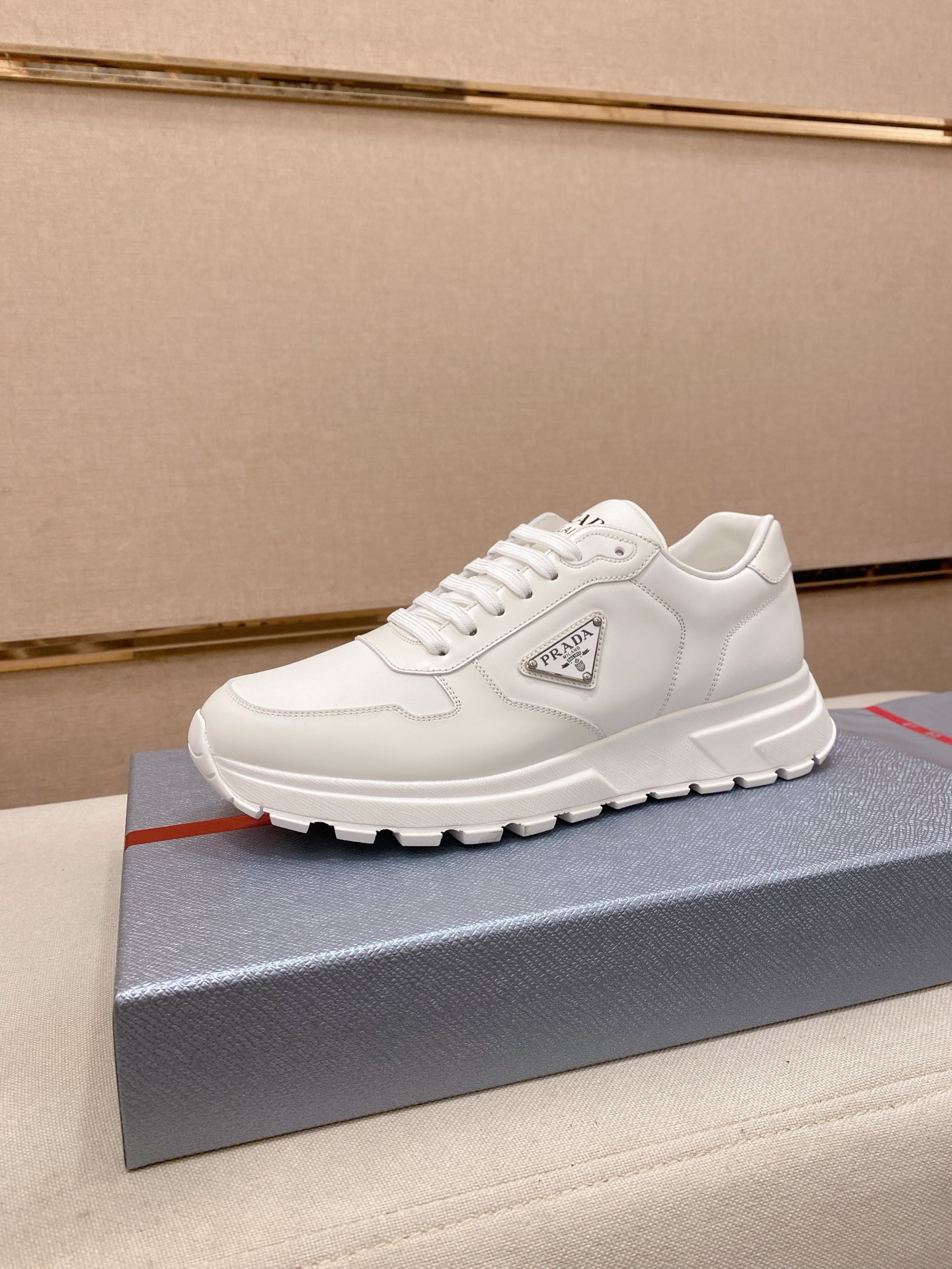 NO:729238,: .Higher version with airplane case [PRADA] Men's shoe counter popular model, official website synchronization, high-quality shipment. Original fabric with open edge beads and first-layer cowhide. Cowhide foot pads + cowhide lining. The outsole is made with original TPU code number 38-44.45.46.,,prada,prada,cowhide19860909: .高版本 配飞机盒【PRADA普拉达】男鞋专柜爆款,官网同步,高品质出货 面料原版开边珠搭配头层牛皮 内里牛皮垫脚+牛皮内里, 大底原厂TPU 码数38-44.45.46定做.,,prada,prada,cowhide,Men's shoes