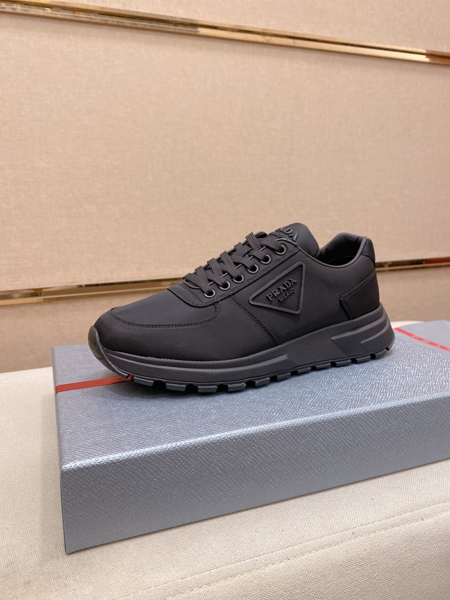 NO:729255,: .Higher version with airplane case [PRADA] Men's shoe counter popular model, official website synchronization, high quality shipping, original imported waterproof fabric, lining cowhide feet + cowhide lining, outsole original TPU code number 38-44.45.46 customized.,,prada,prada,cowhide19860909: .高版本 配飞机盒【PRADA普拉达】男鞋专柜爆款,官网同步,高品质出货 面料原版进口防水布 内里牛皮垫脚+牛皮内里, 大底原厂TPU 码数38-44.45.46定做.,,prada,prada,cowhide,Men's shoes