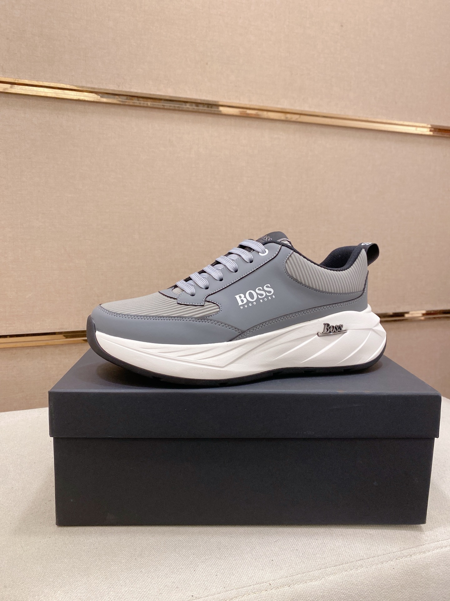 NO:690192,: [BOSS] The latest casual men's shoes, welcome to 1:1 comparison, the most popular BOSS Hong Kong counter casual shoes, counter quality, support inspection, high-quality workmanship, the upper is imported from Italy, breathable sheepskin lining, original fashionable sports outsole, casual fashion, high-end quality, size 38-44 (can be customized to 45),,cowhide,sheepskin19860909:【BOSS】最新休闲男鞋,欢迎1:1对比,爆单款BOSS香港专柜休闲鞋,专柜品质,支持验货,优质做工,鞋面采用意大利进口胎牛皮 透气羊皮内里,原版时尚运动大底 ,休闲时尚,高端品质,码数38-44（可订做45）,,cowhide,sheepskin,Men's shoes