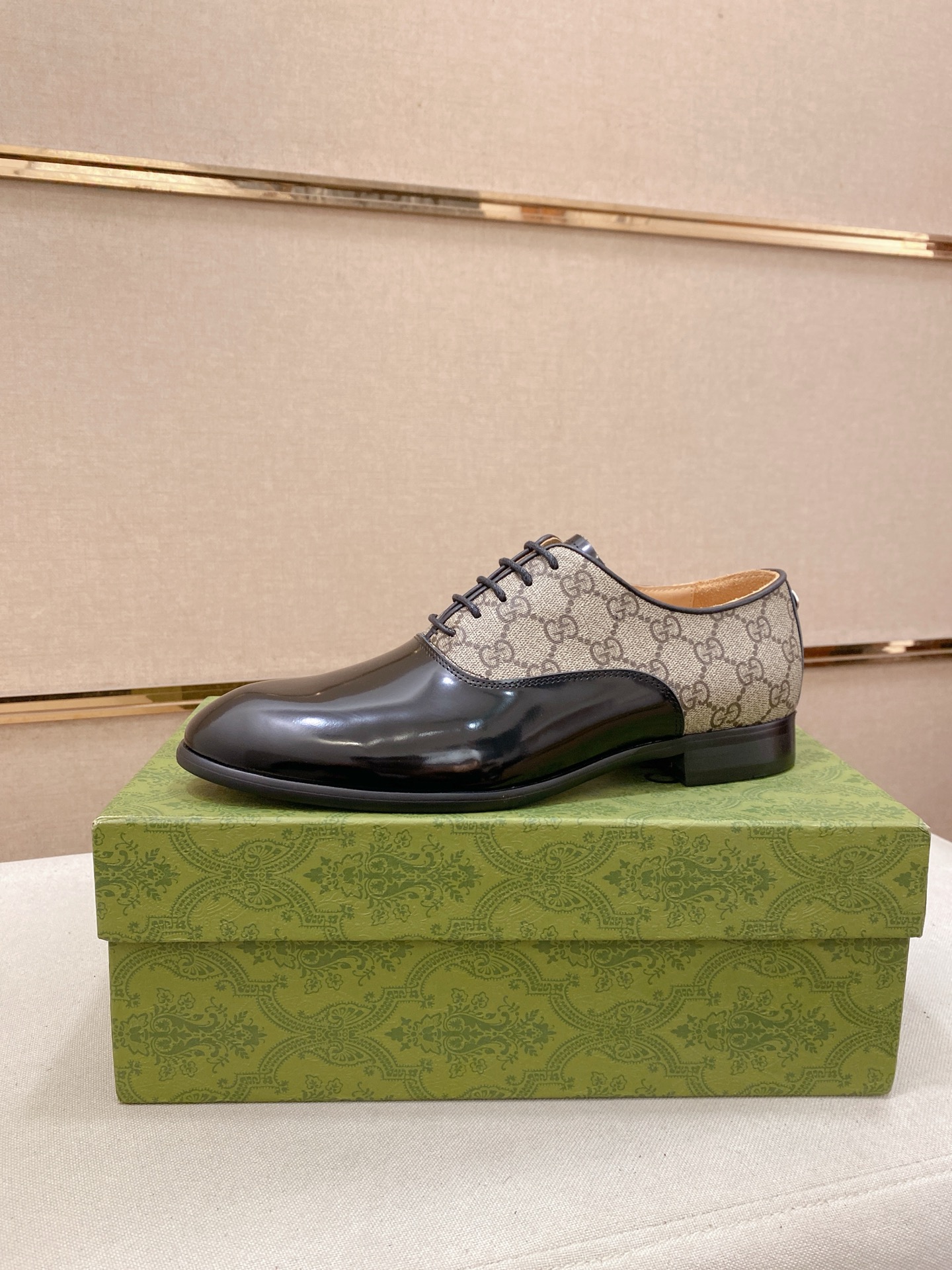 NO:690168,:(GUCCI) new product series ss explosive new product casual leather shoes, first layer of cowhide, upper hardware buckle and shoe side logo, insole and sole with brand logo upper cowhide lining cowhide/foot pad cowhide/sole rubber/SIZE38 39 40 41 42 43 44 can be customized 45,,gucci,cowhide19860909:（古奇GUCCI）新品系列ss爆款新品  休闲皮鞋、头层牛皮 鞋面五金扣和鞋口侧饰标识、鞋垫和鞋底有品牌标识 鞋面牛皮 内里牛皮/ 垫脚牛皮/ 鞋底橡胶/ SIZE38 39 40 41 42 43 44 可定做45,,gucci,cowhide,Men's shoes