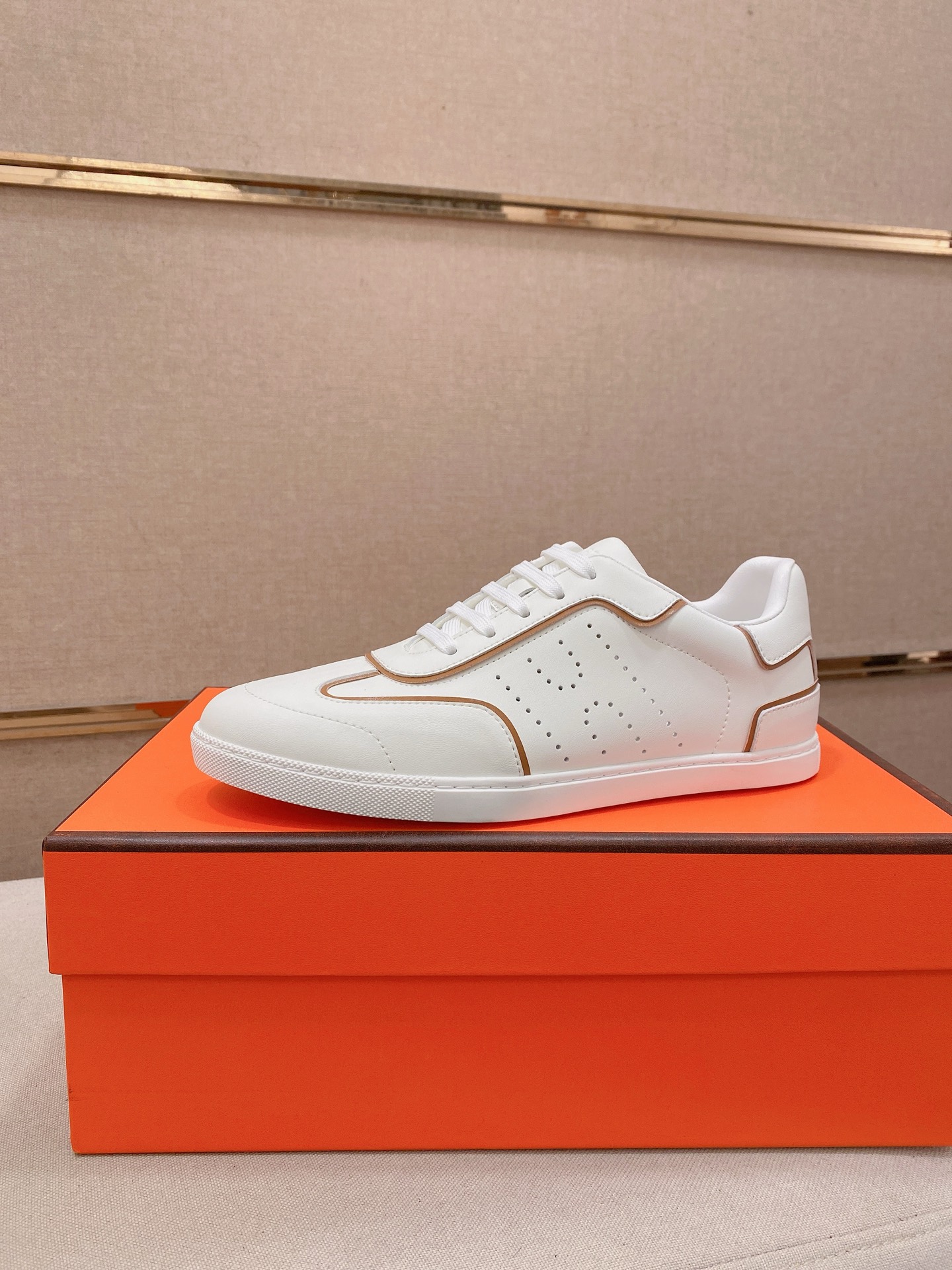 NO:745773,: 'HERMES' [Classic original version] Hermès; top purchasing men's high-tops are on sale simultaneously at the latest counters, original Italian ▲▲cowhide ▲▲ (high-end, noble, and classy) with exquisite workmanship (water-dyed cowhide lining imported from Italy) soles are specially provided by the original factory, exclusive double-layer activities, TPR, rubber, combined molded outsole; super comfortable, wear-resistant, non-slip, environmentally friendly  The real thing is more beautiful when photographed (high quality, follow orders). You can enter and leave the counter at will. * Size 38-44 (can be customized to 45, non-returnable), hermes, hermes, cowhide19860909: 《HERMES》【经典原单版本】爱马仕；顶级代购男士高帮最新专柜同步发售,意大利进口原版▲▲牛皮▲▲（凸显高端·贵气·档次）做工考究（意大利进口水染牛皮内里）鞋底原厂特供原版底,独家双层活动·TPR·橡胶·组合成型大底;超级·舒适·耐磨·防滑·环保 实物拍摄实物更漂亮（高品质·跟单货）可随意进出专柜＊ 码数38-44（可定做45不退换）,,hermes,hermes,cowhide,Men's shoes