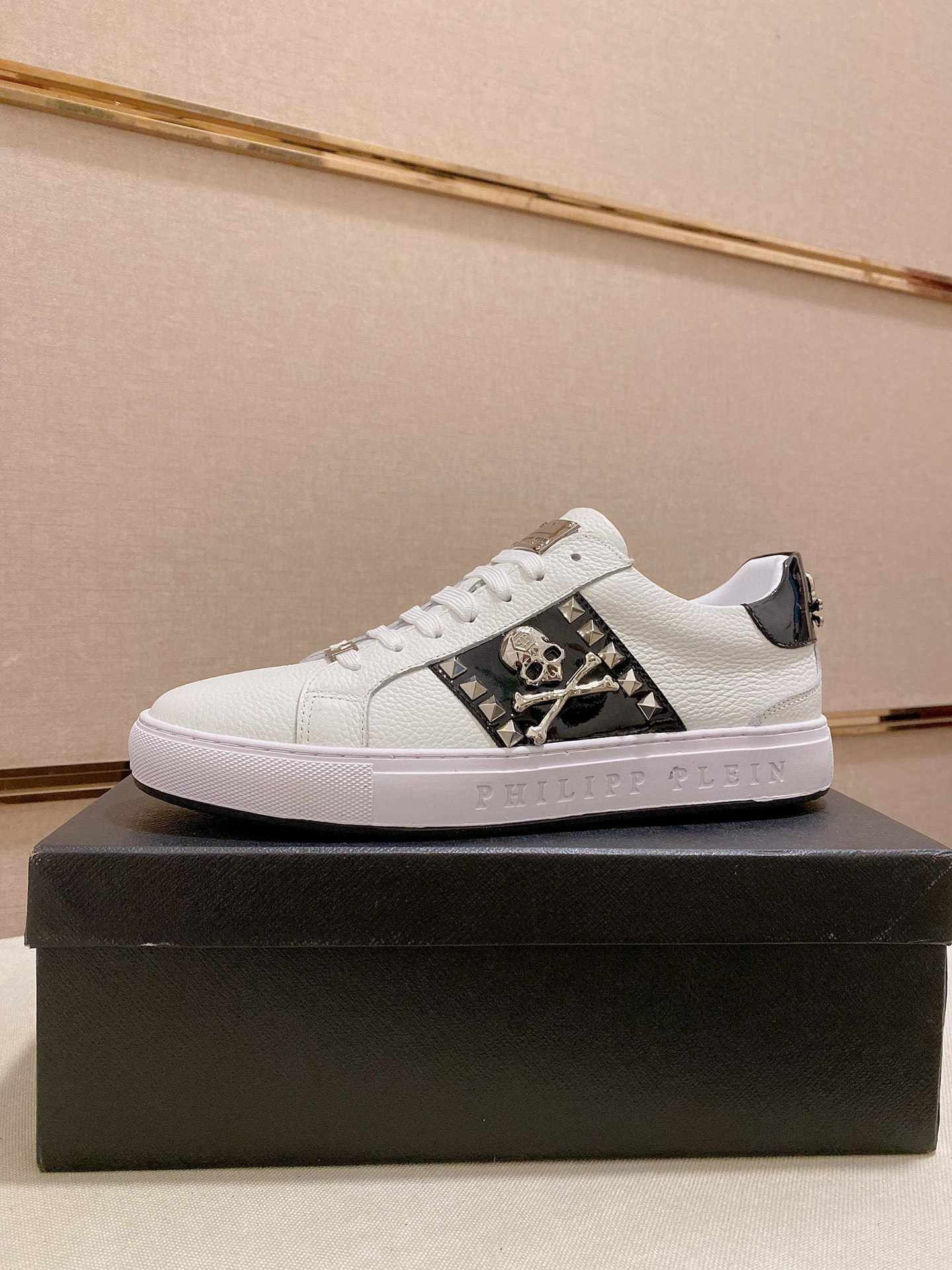 NO:778867,: 'PP' Top Purchasing Men's Counter is on sale at the same time. The correct code number is 38-44#. Italian imported cowhide and sheepskin lining soles are specially supplied by the original factory. Exclusive molded soles are super comfortable. Original factory follow-up orders. High quality. You can enter and exit the counter at will. Comparisons are welcome (45 and 46 can be customized without return or exchange),,cowhide,sheepskin19860909: 《PP》顶级代购男士专柜同步发售 正码数38-44#,意大利进口牛皮 羊皮内里鞋底原厂特供原版底,独家活动成型底超级舒适,原厂跟单货,高品质,可随意进出专柜,欢迎对比（可定做45、46不退换）,,cowhide,sheepskin,Men's shoes