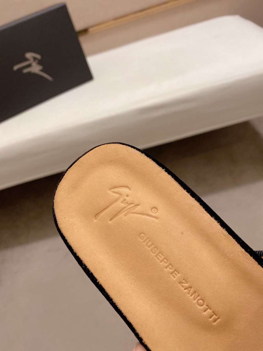 Versace Style Leather Men's Shoes style reference detail image 8 from source 781455