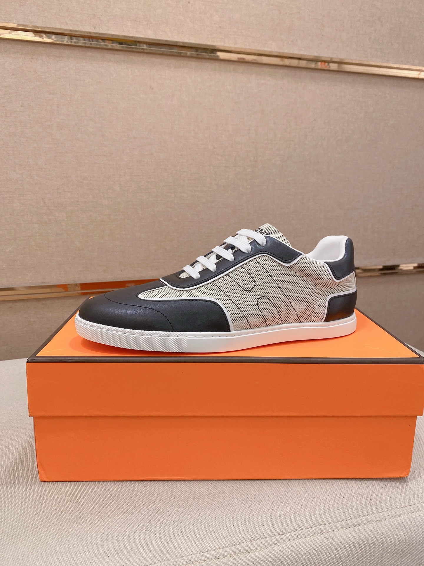 Hermes Style Leather Men's Shoes style reference detail image 1 from source 781605