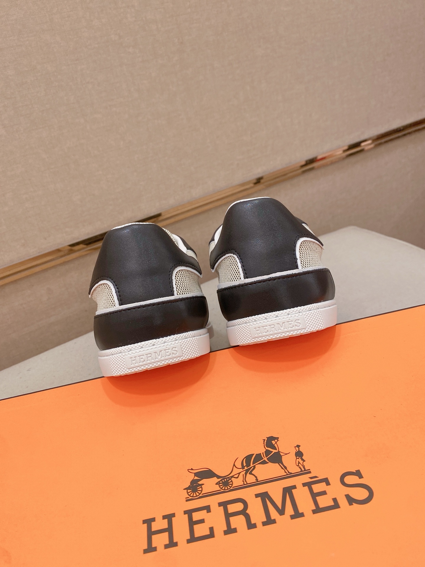 Hermes Style Leather Men's Shoes style reference detail image 8 from source 781605