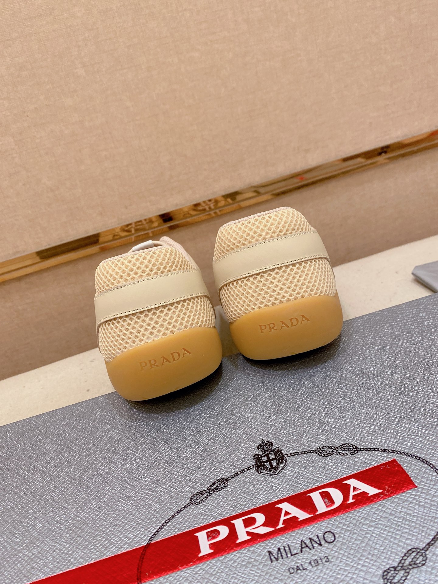 Prada Style Leather Men's Shoes style reference detail image 8 from source 781958