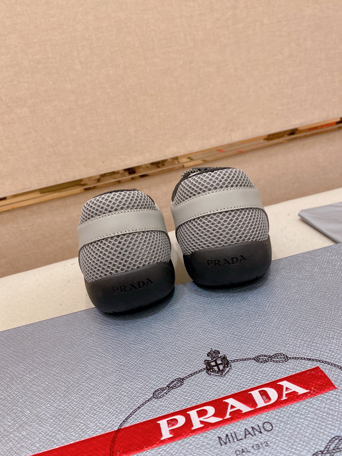 Prada Style Leather Men's Shoes style reference detail image 8 from source 781959