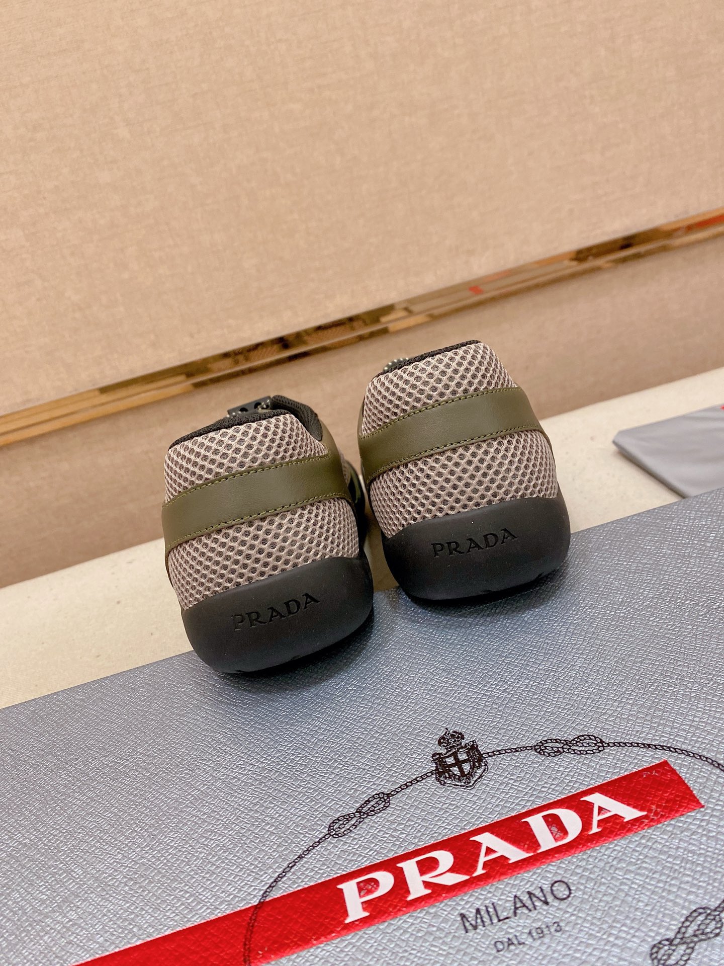 Prada Style Leather Men's Shoes style reference detail image 8 from source 781963