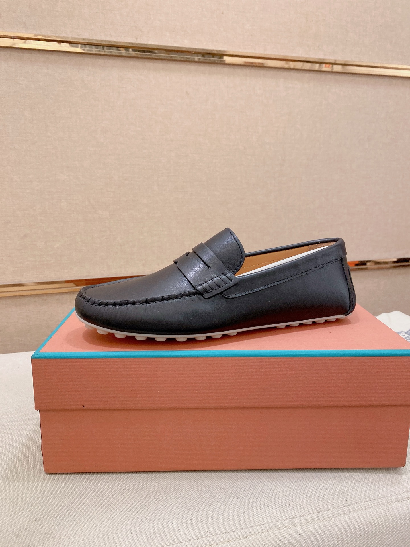 NO:829031,LP high-quality men's footwear, calfskin, water-dyed calfskin lining, calfskin feet!  Rubber anti-slip bean design outsole!  Check out the detailed pictures for quality!  Positive code 38-45!  ,,loro piana,cowhide19860909LP 高品质男士套脚款 小牛皮 内里水染牛里,小牛皮垫脚！橡胶防滑豆豆设计大底！品质细看细节图！正码38-45！,,loro piana,cowhide,Men's shoes