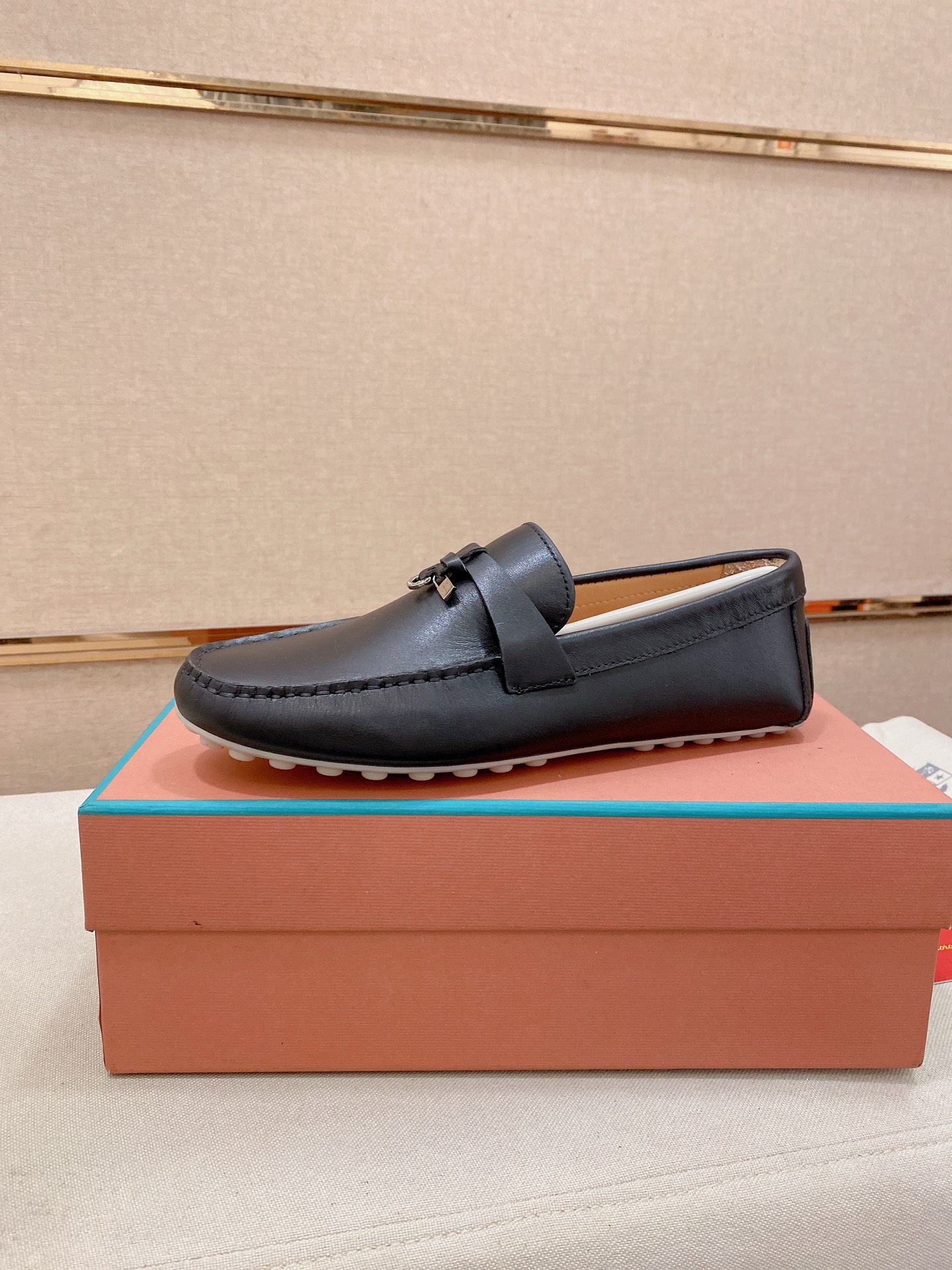 NO:828975,LP high-quality men's footwear, calfskin, water-dyed calfskin lining, calfskin feet!  Rubber anti-slip bean design outsole!  Check out the detailed pictures for quality!  Positive code 38-45!  ,,loro piana,cowhide19860909LP 高品质男士套脚款 小牛皮 内里水染牛里,小牛皮垫脚！橡胶防滑豆豆设计大底！品质细看细节图！正码38-45！,,loro piana,cowhide,Men's shoes