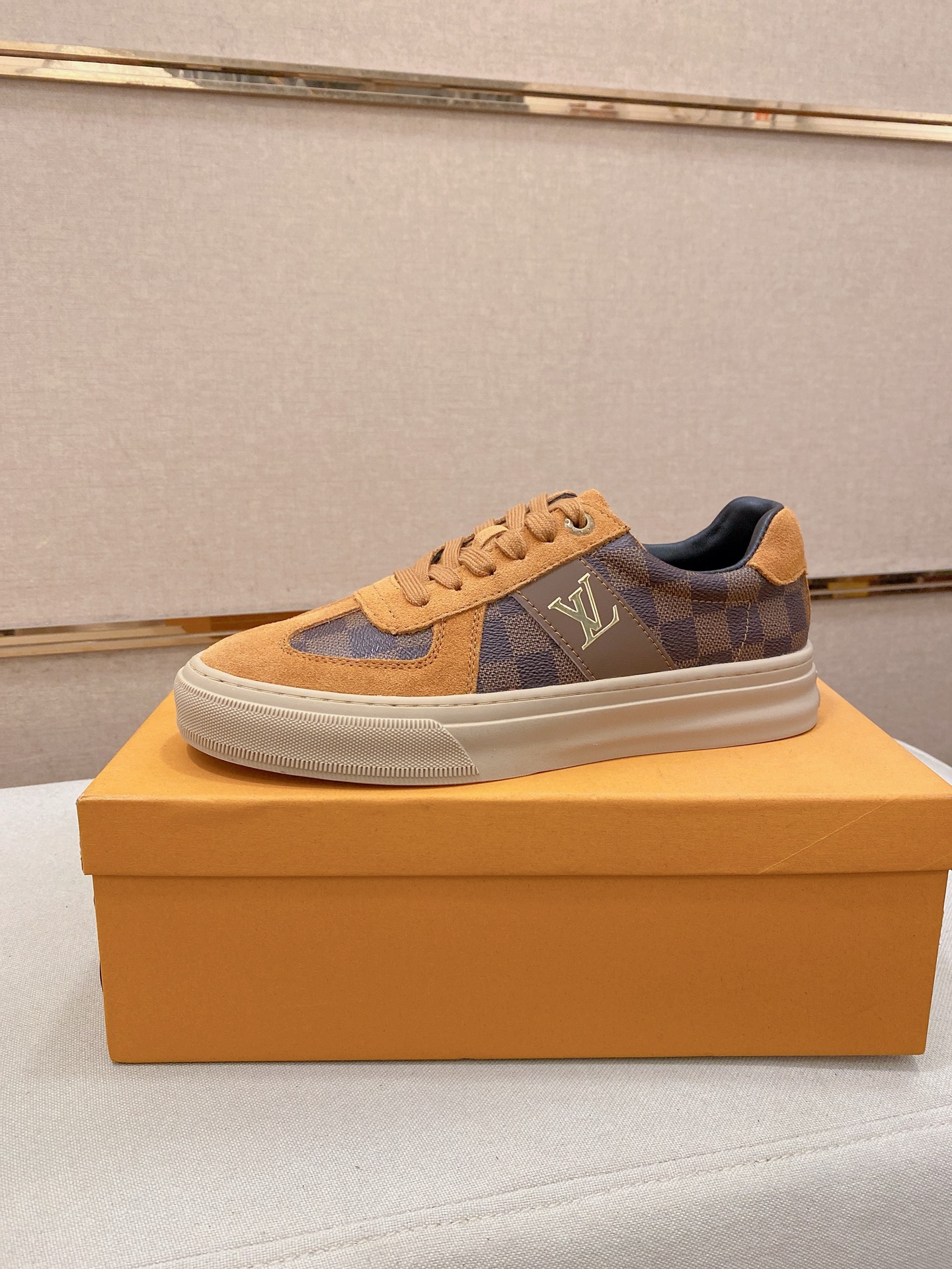 NO:829739,Louis Vuitton (Louis Vuitton/LV) top new models are on sale at the same time at the counter. The upper is made of suede cowhide material imported from Italy, and the lining is fully imported sheepskin. It is a complete 1:1 replica. The sole is specially provided by the original factory. The exclusive movable molded sole is super comfortable. The original factory follows the order, high quality, and you can enter and exit the counter at will. You are welcome to compare. Code number: 38-44,, louis vuitton, louis vuitton, louis  vuitton,cowhide,sheepskin19860909louis vuitton(路易威登/lv)顶级新款专柜同步发售,鞋面意大利进口 反绒牛皮材料,全进口羊皮内里,完全1比1复刻,鞋底原厂特供原版底,独家活动成型底超级舒适,原厂跟单货,高品质,可随意进出专柜,欢迎对比.码数:38-44,,louis vuitton,louis vuitton,louis vuitton,cowhide,sheepskin,Men's shoes