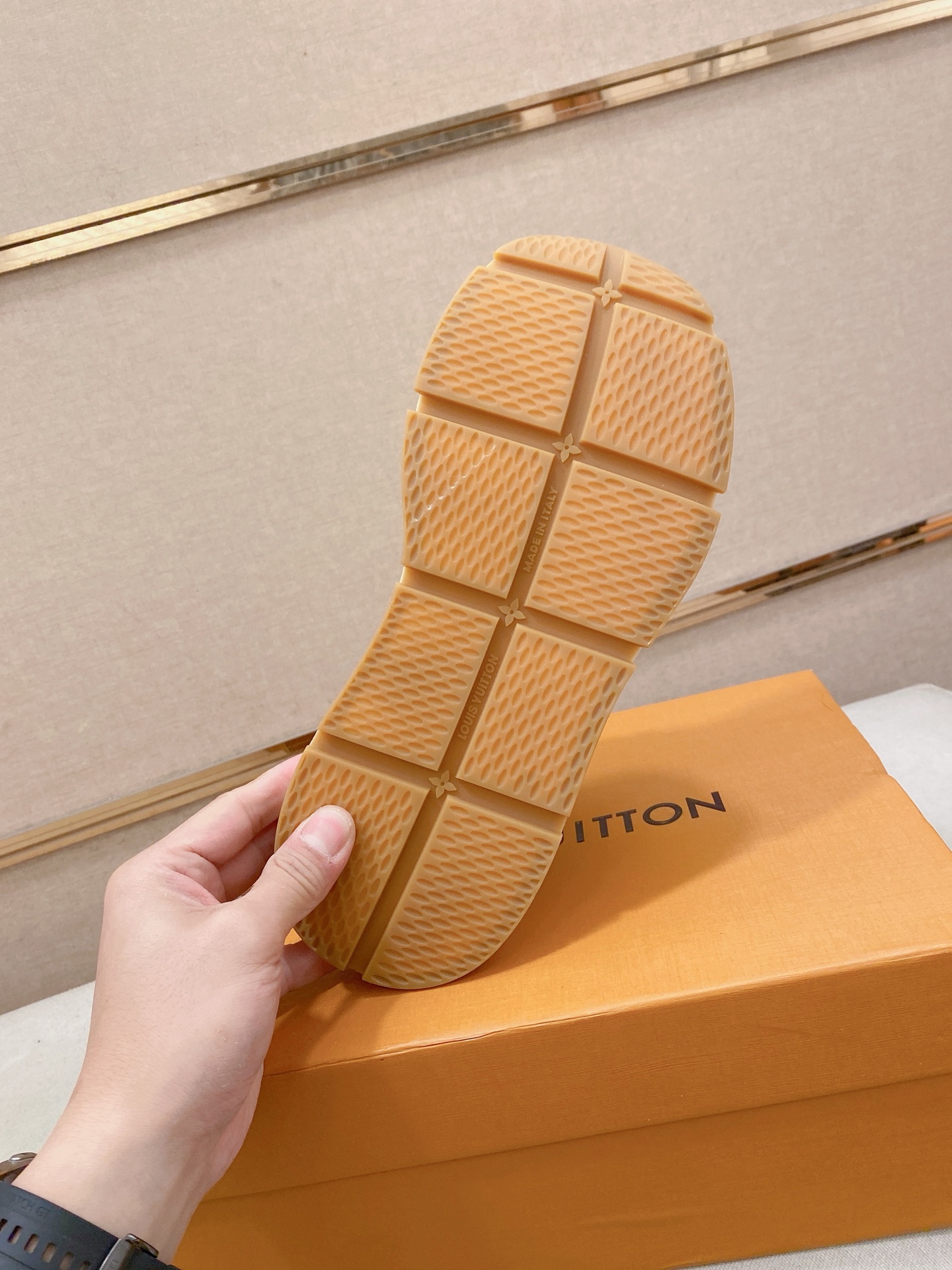 LV Style Leather Men's Shoes style reference detail image 9 from source 780819