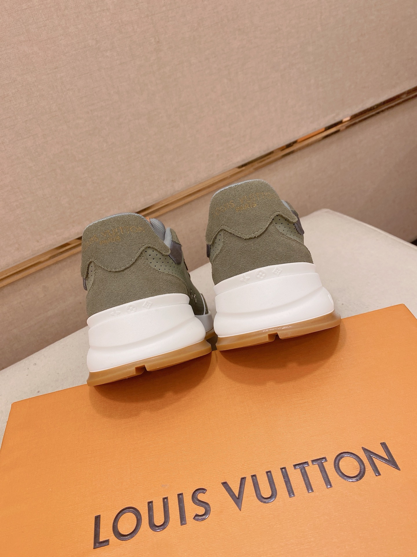 LV Style Leather Men's Shoes style reference detail image 8 from source 780820