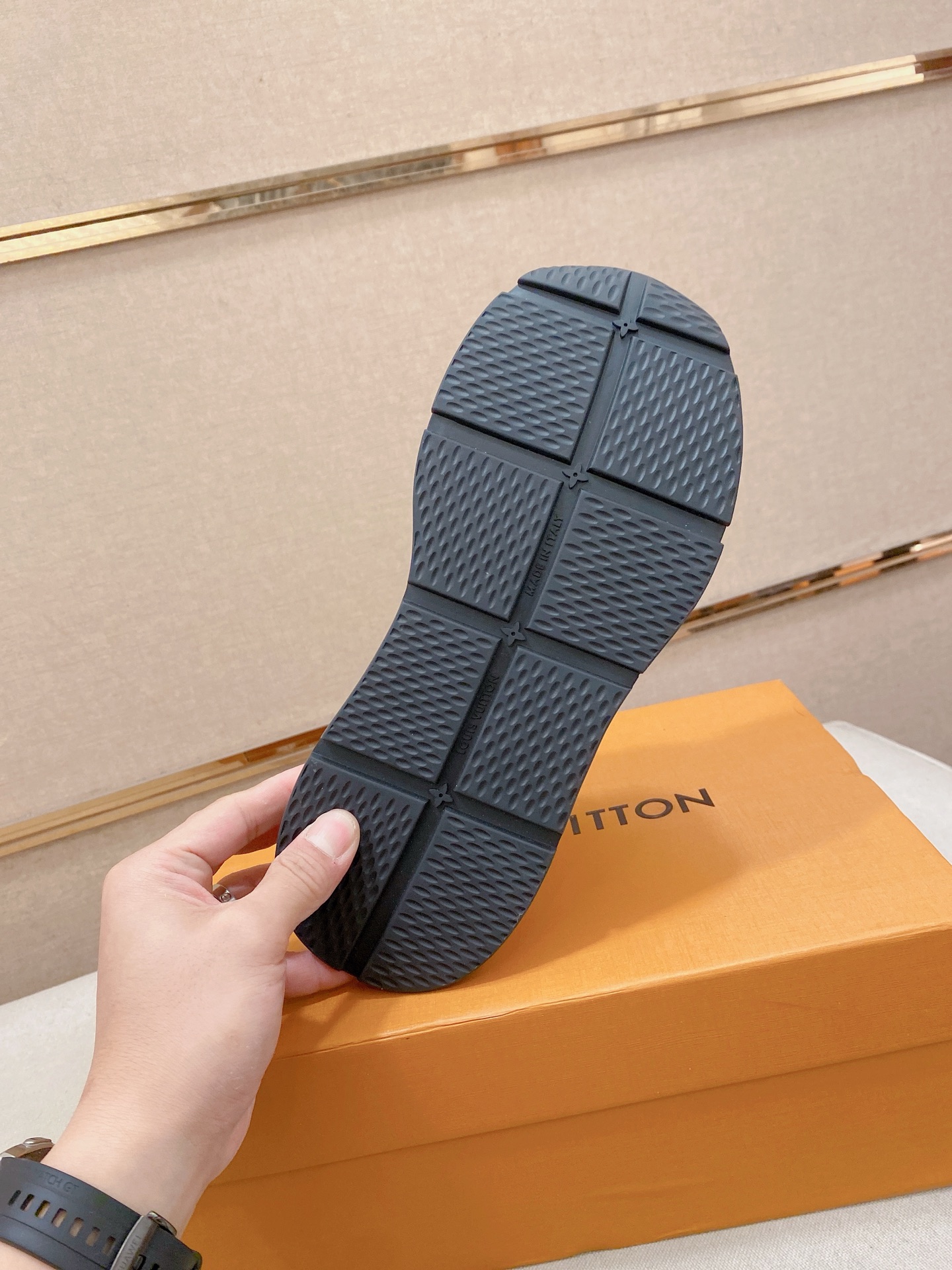 LV Style Leather Men's Shoes style reference detail image 9 from source 780823