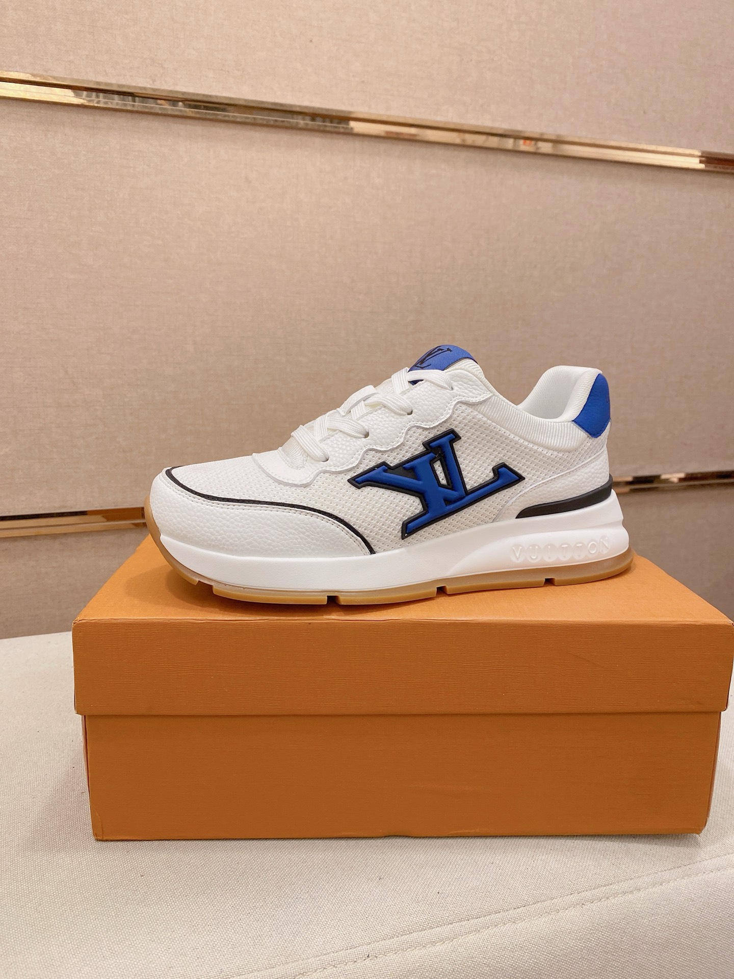 NO:829747,:LV~Louis Vuitton trendy men's shoes, new shipments, latest matching, same style as the official website, super high quality, hot selling in season [strong][strong][strong] Selected first-layer cowhide, comfortable and breathable mesh lining, original last, comfortable on the foot, wear-resistant rubber outsole, size 38-44.,,louis vuitton,louis vuitton,cowhide19860909:LV~路易威登潮流男鞋 新款出货 最新搭配 官网同款 超高品质 当季热卖 [强][强][强]精选头层牛皮 舒适透透气网布内里 原版套楦 上脚舒适 耐磨橡胶大底 码数38-44.,,louis vuitton,louis vuitton,cowhide,Men's shoes