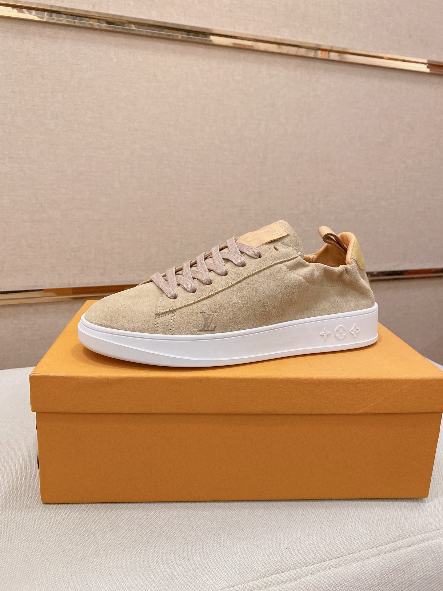 NO:829753,Louis Vuitton (Louis Vuitton/LV) top new models are on sale at the same time at the counter. The upper is made of suede cowhide material imported from Italy, and the lining is fully imported sheepskin. It is a complete 1:1 replica. The sole is specially provided by the original factory. The exclusive movable molded sole is super comfortable. The original factory follows the order, high quality, and you can enter and exit the counter at will. You are welcome to compare. Code number: 38-44,, louis vuitton, louis vuitton, louis  vuitton,cowhide,sheepskin19860909louis vuitton(路易威登/lv)顶级新款专柜同步发售,鞋面意大利进口 反绒牛皮材料,全进口羊皮内里,完全1比1复刻,鞋底原厂特供原版底,独家活动成型底超级舒适,原厂跟单货,高品质,可随意进出专柜,欢迎对比.码数:38-44,,louis vuitton,louis vuitton,louis vuitton,cowhide,sheepskin,Men's shoes
