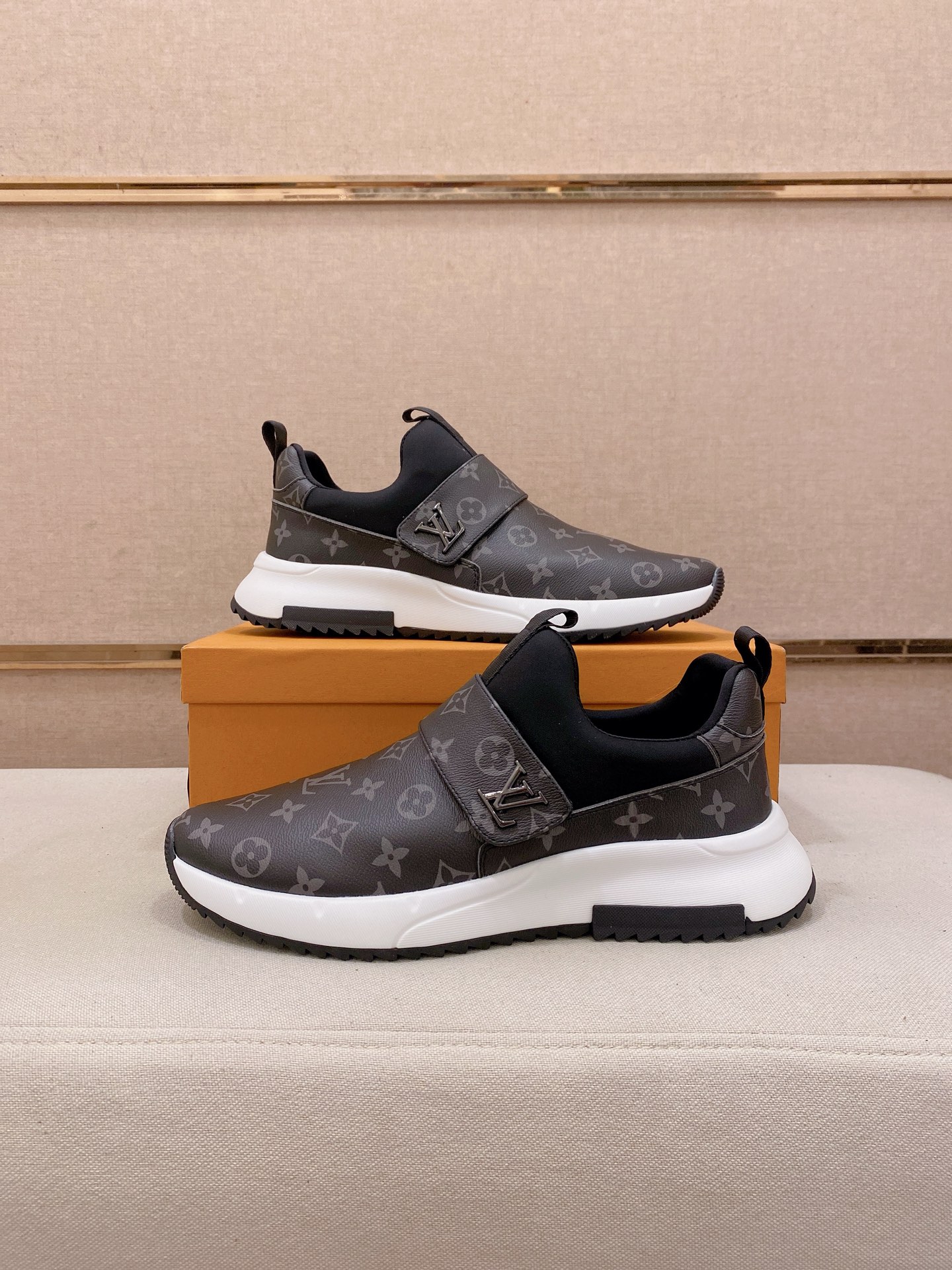 LV Style Men's Shoes style reference detail image 7 from source 780826