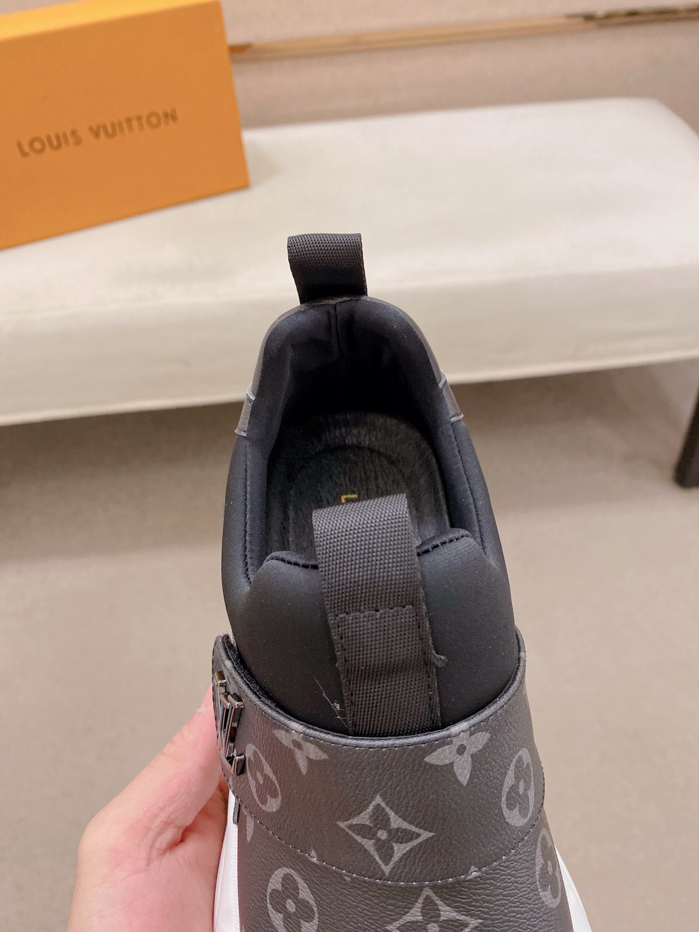 LV Style Men's Shoes style reference detail image 6 from source 780826