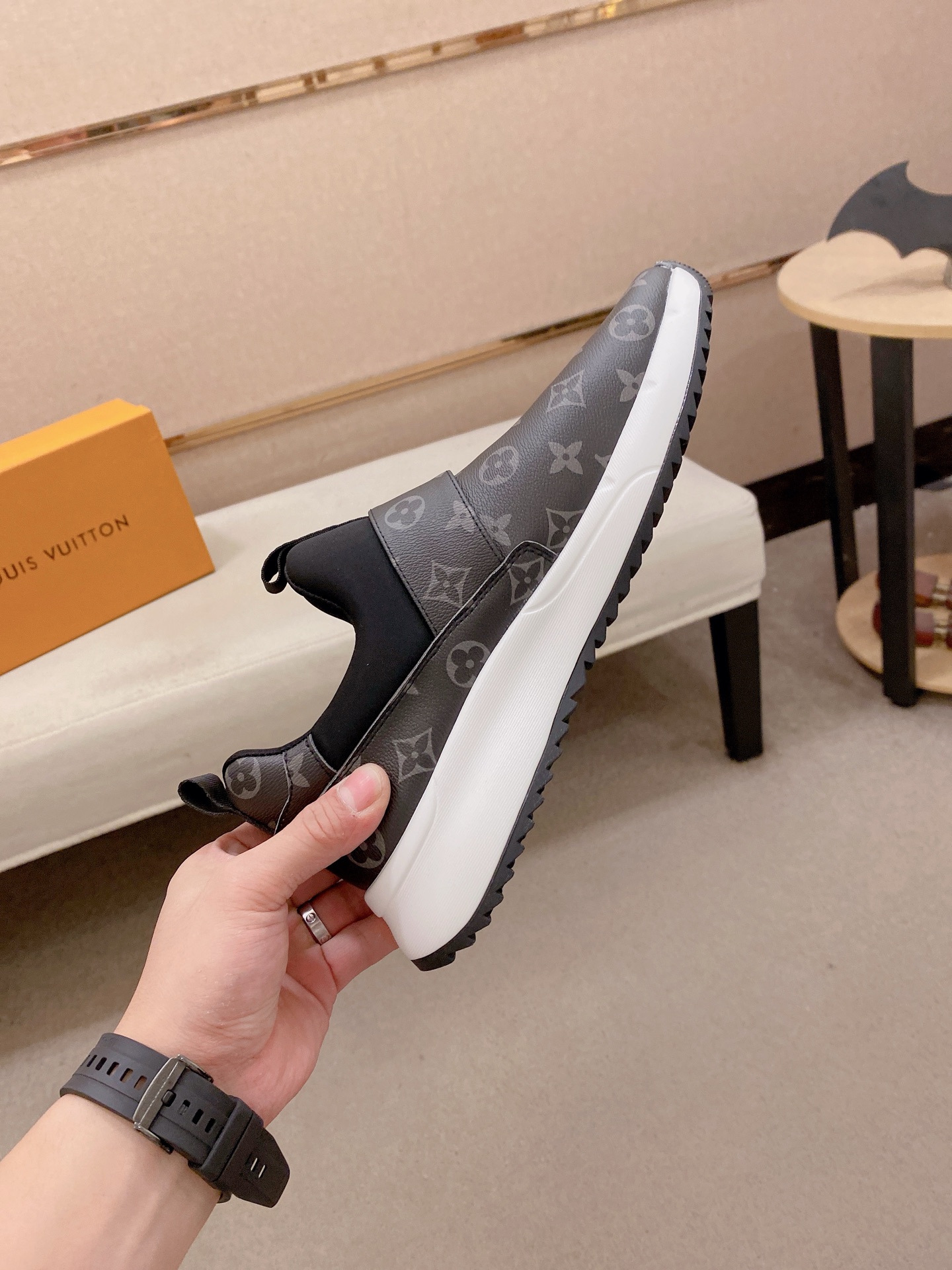 LV Style Men's Shoes style reference detail image 5 from source 780826