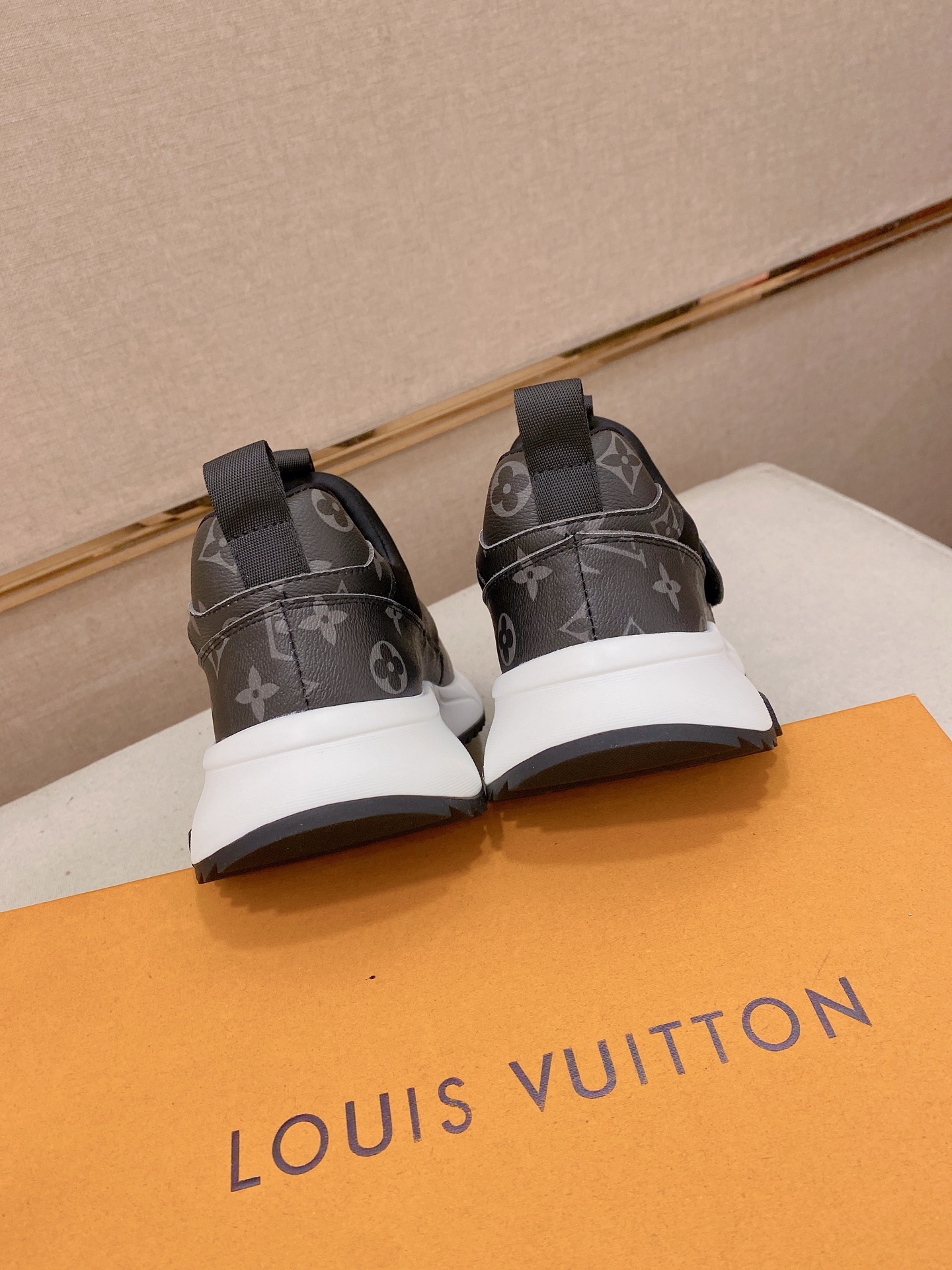 LV Style Men's Shoes style reference detail image 8 from source 780826