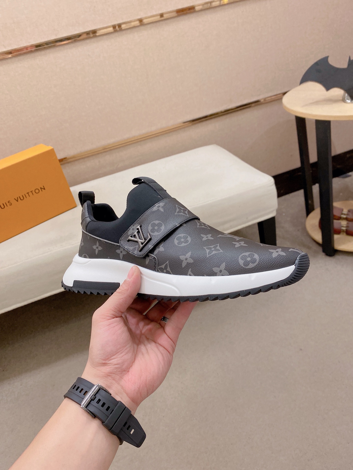 LV Style Men's Shoes style reference detail image 4 from source 780826