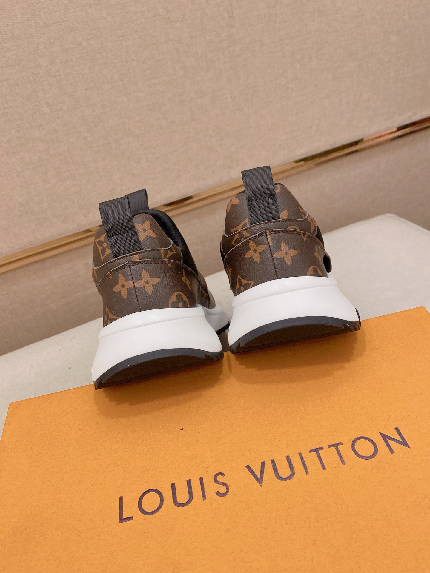 LV Style Men's Shoes style reference detail image 8 from source 780827