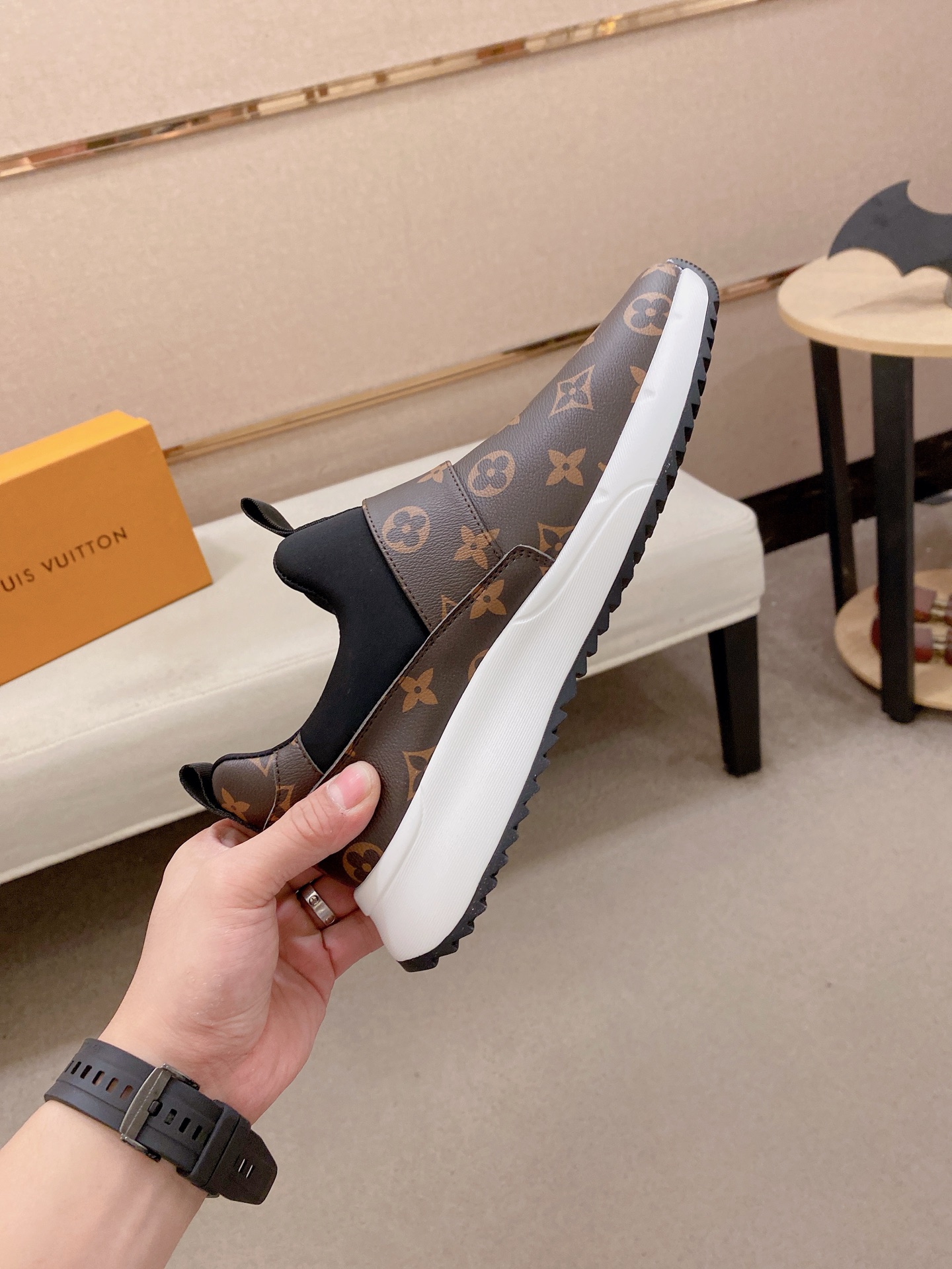 LV Style Men's Shoes style reference detail image 5 from source 780827