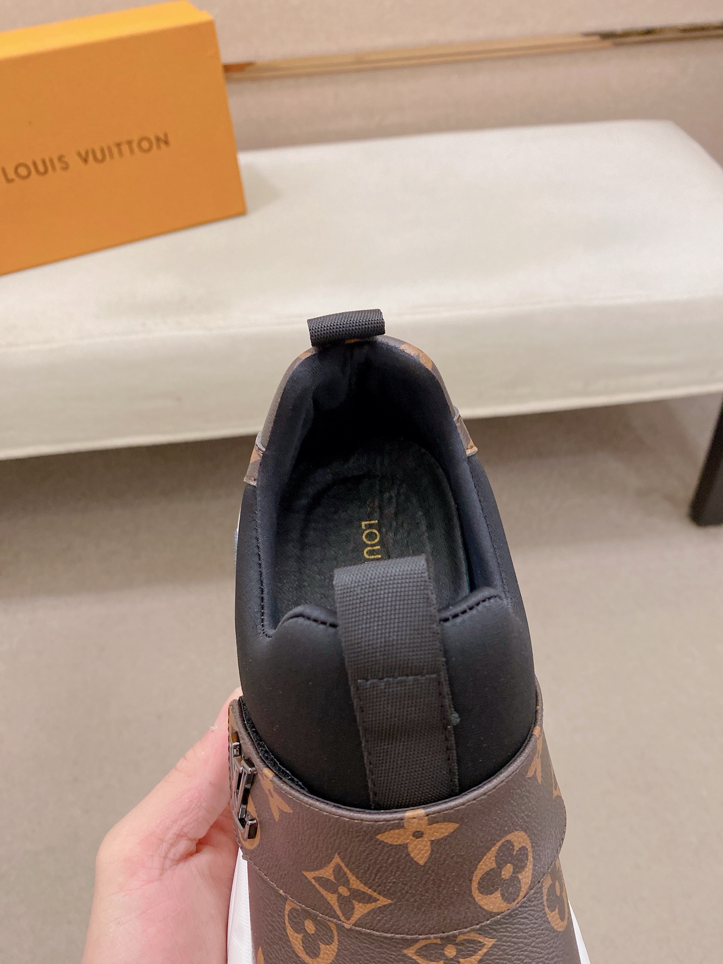 LV Style Men's Shoes style reference detail image 6 from source 780827