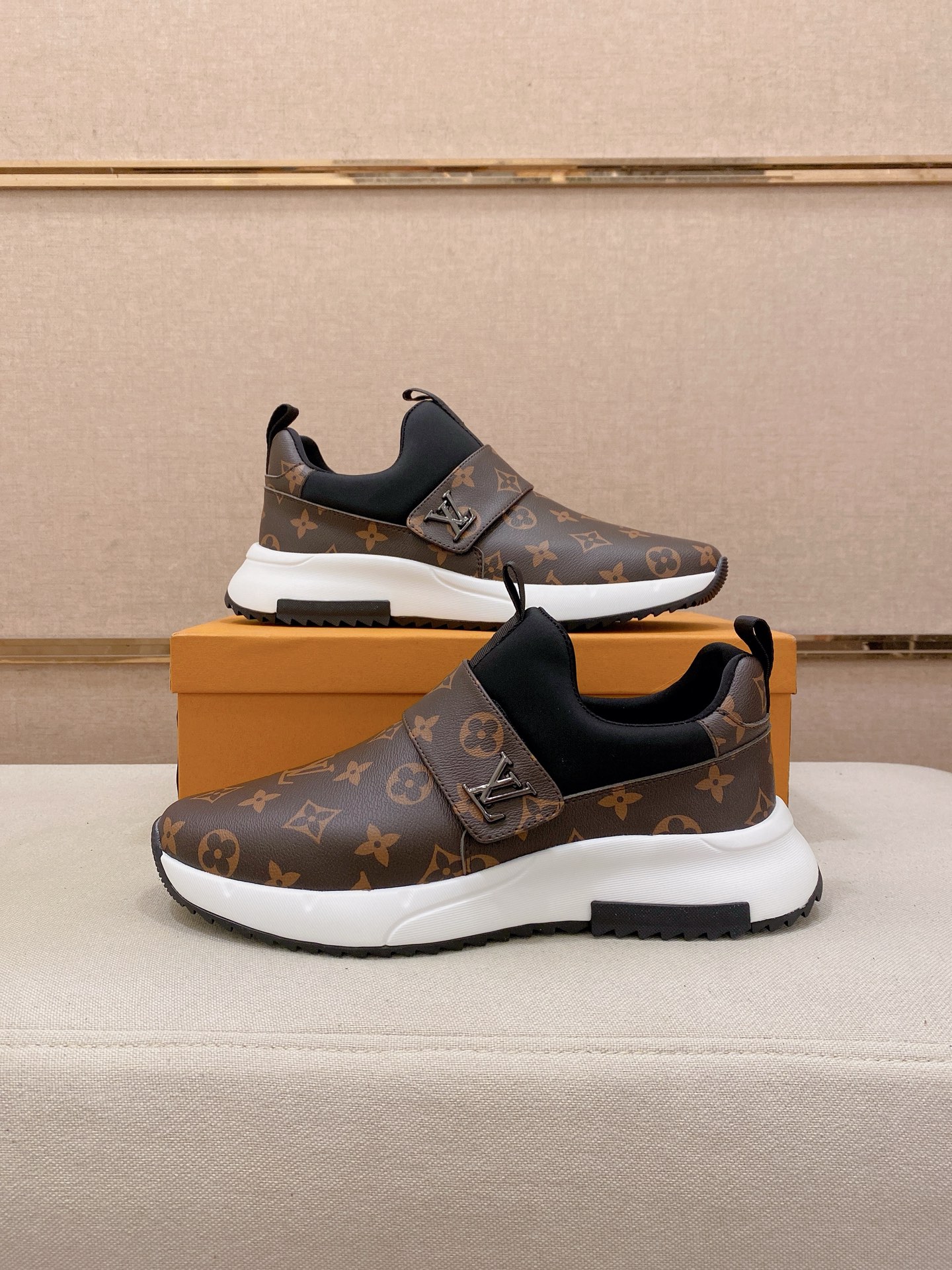 LV Style Men's Shoes style reference detail image 7 from source 780827