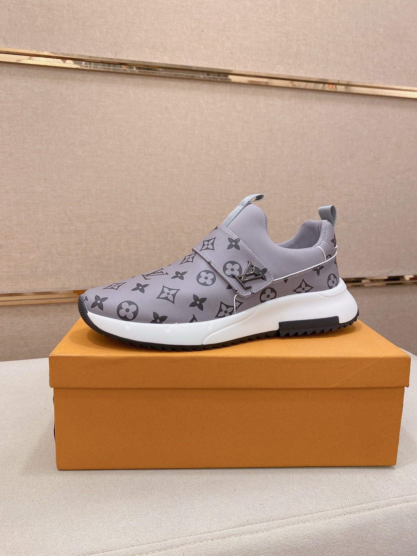 LV Style Men's Shoes Lookbook Reference image 1