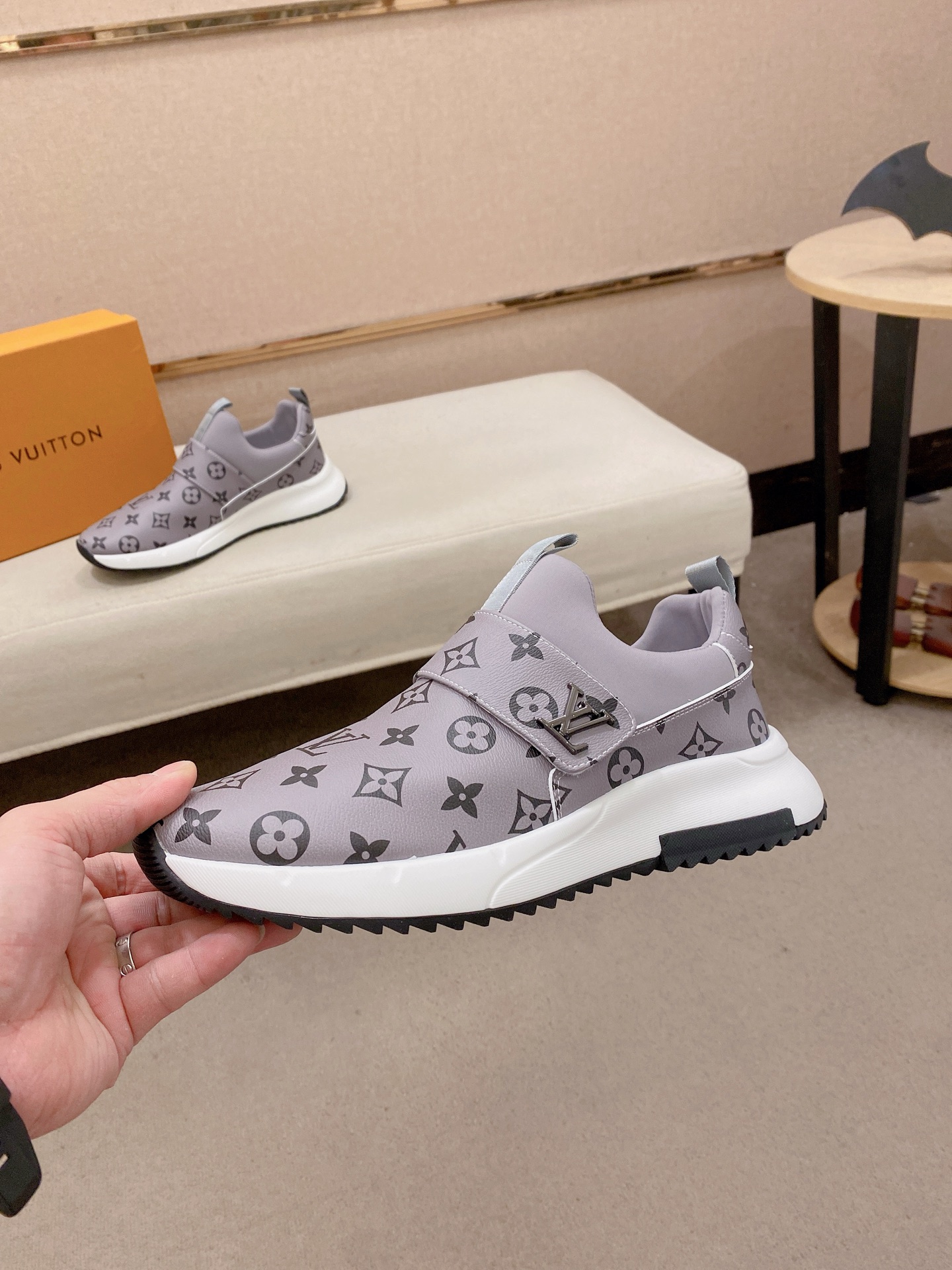LV Style Men's Shoes style reference detail image 3 from source 780828